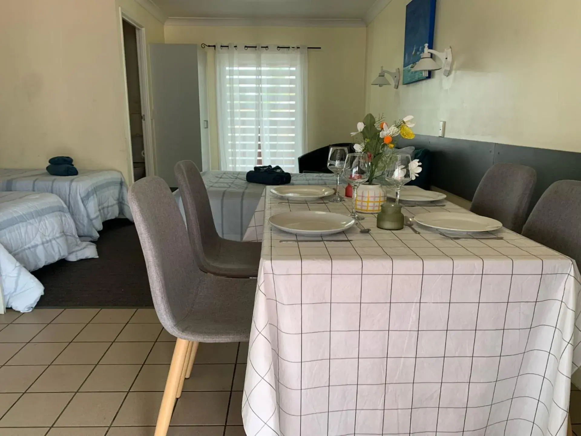 Dining Area in Central Point Motel