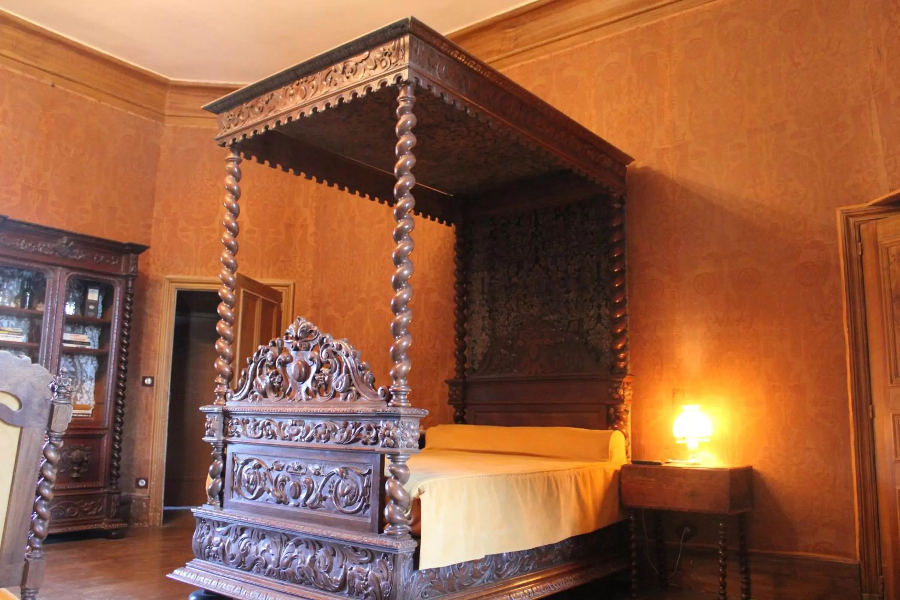 Bed in Château De Saint-Maixant