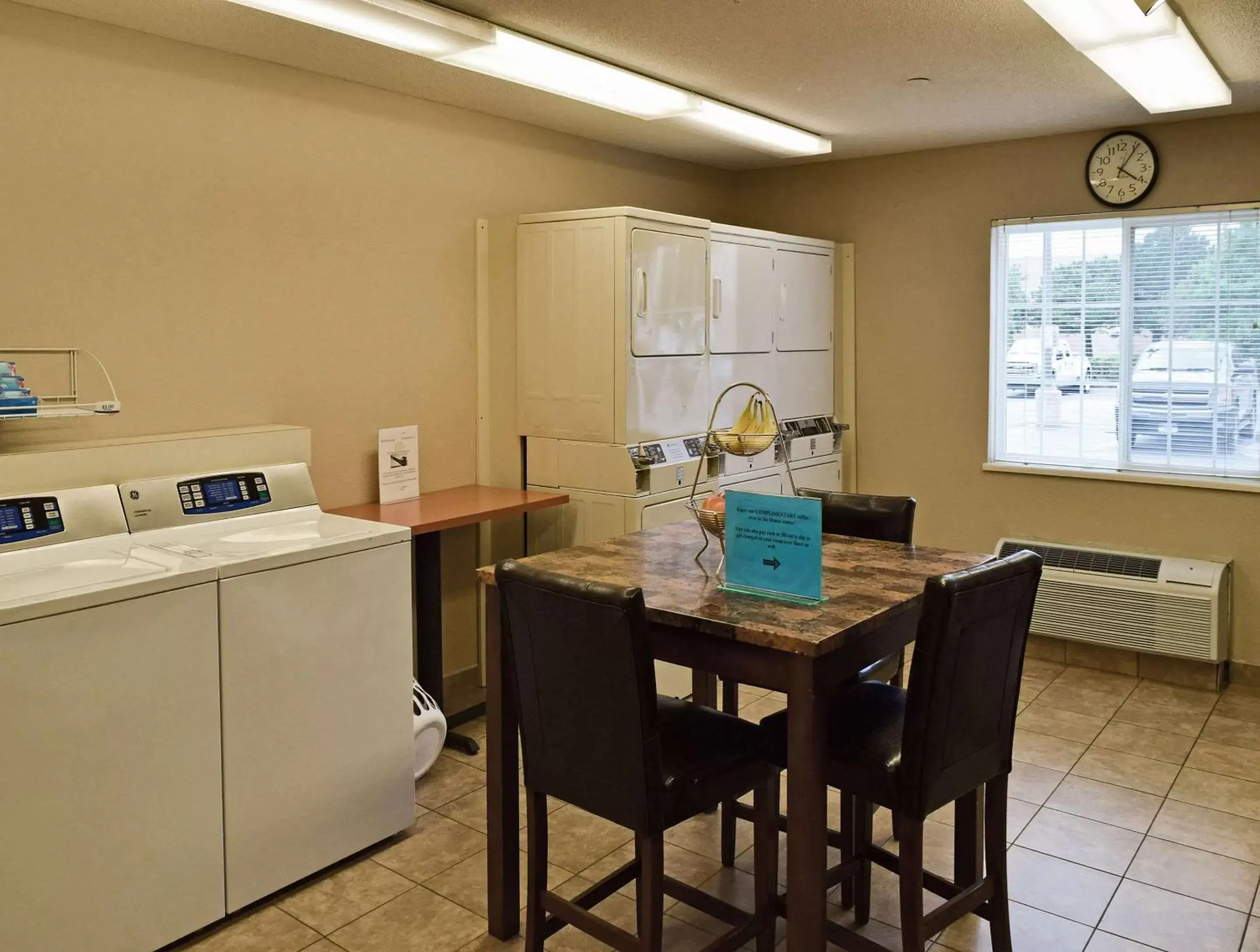 Other, Dining Area in MainStay Suites- Kansas City Overland Park