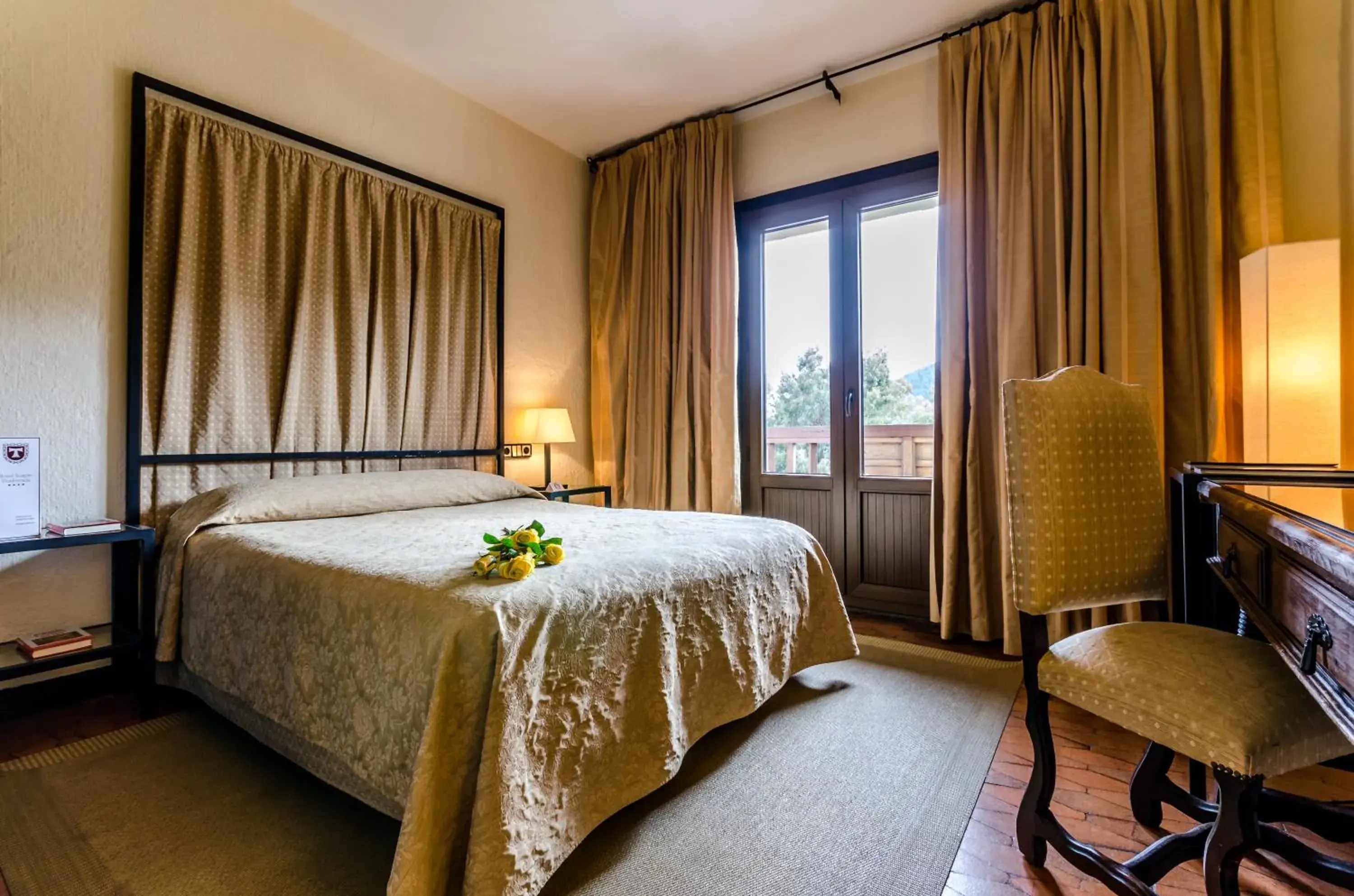 Bedroom, Bed in Hotel Temple Ponferrada