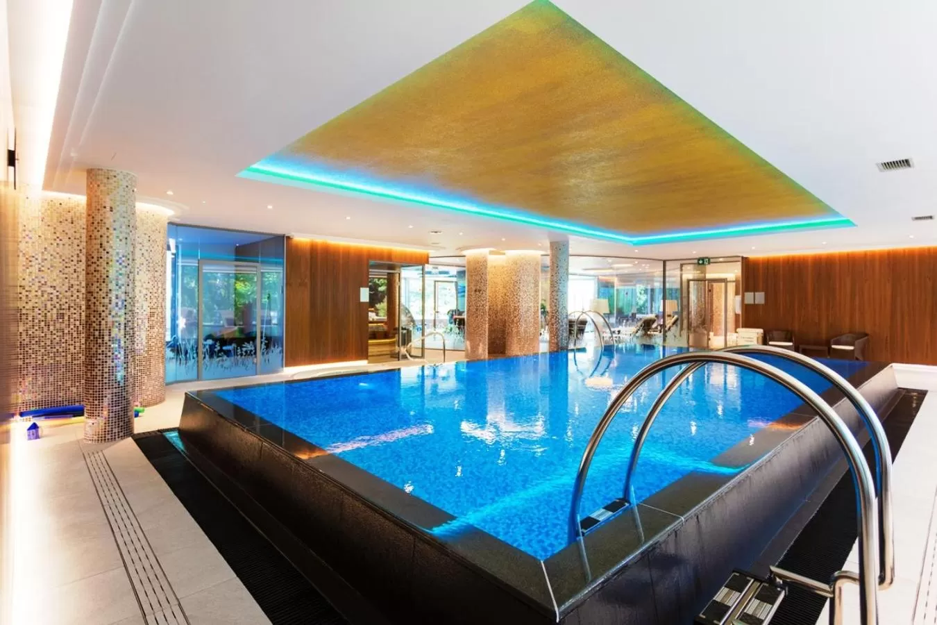 Swimming pool in Hotel Olympic Spa & Wellness