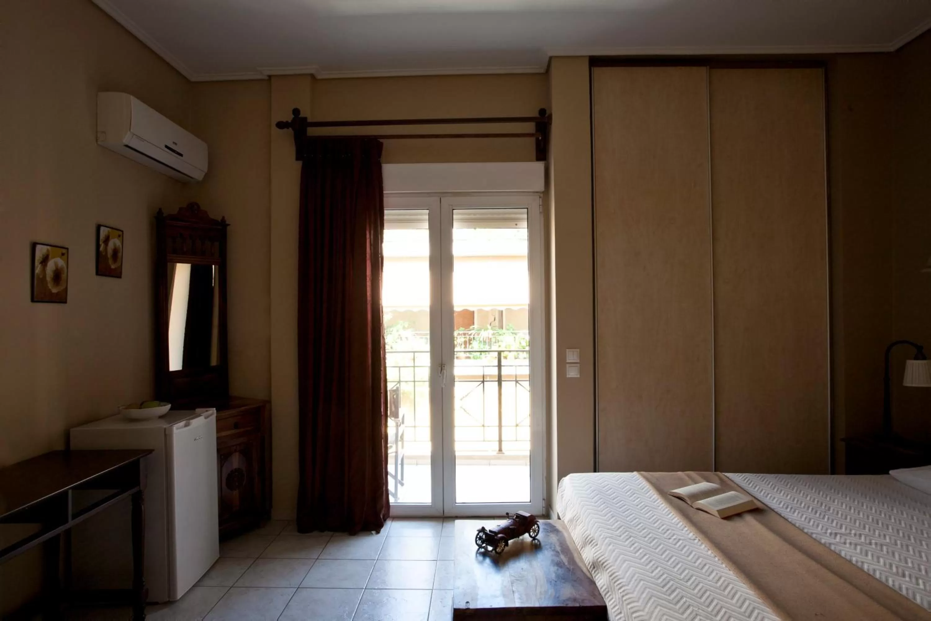 Bed in Elizabeth Hotel