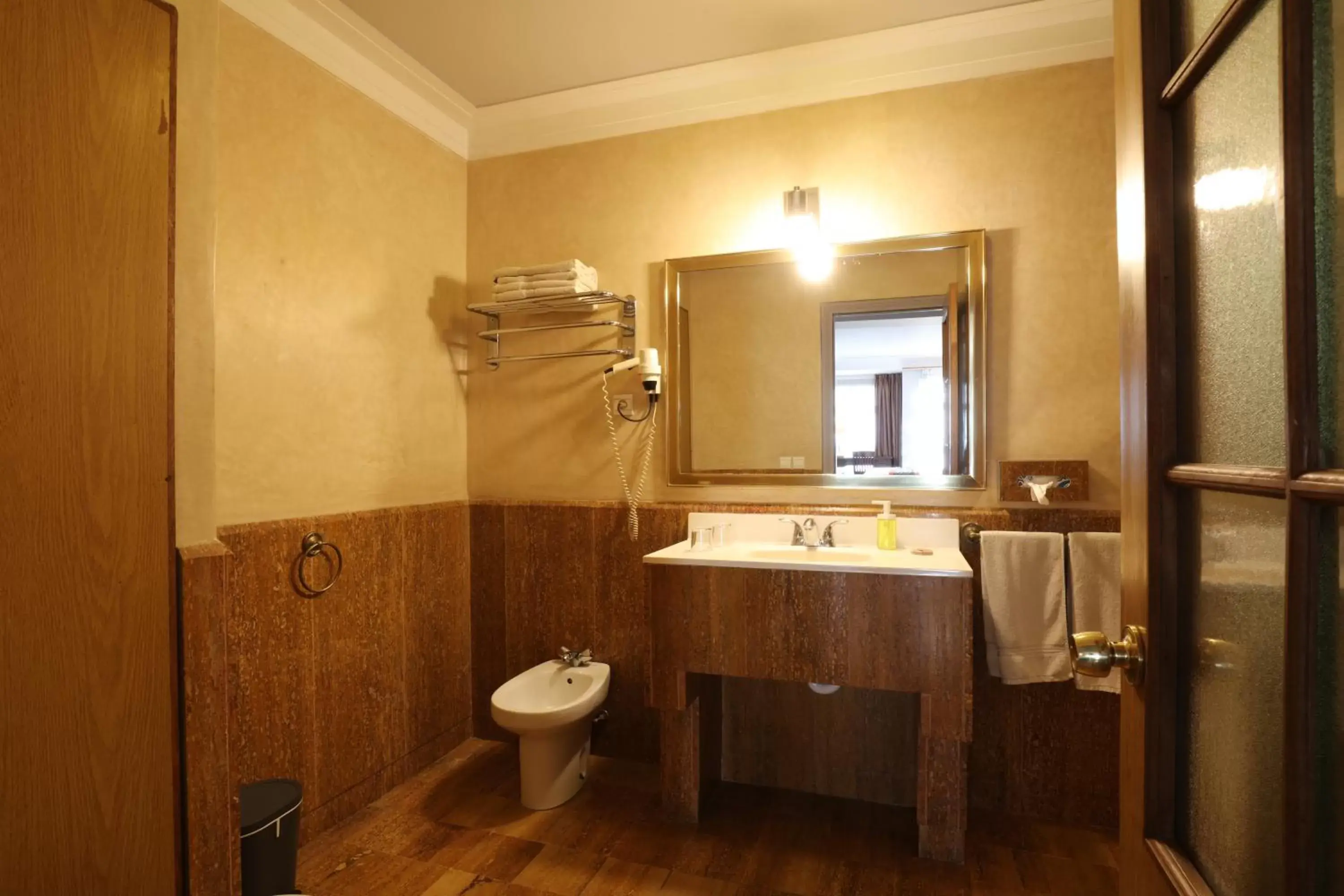 Bathroom in Hôtel Les Saisons