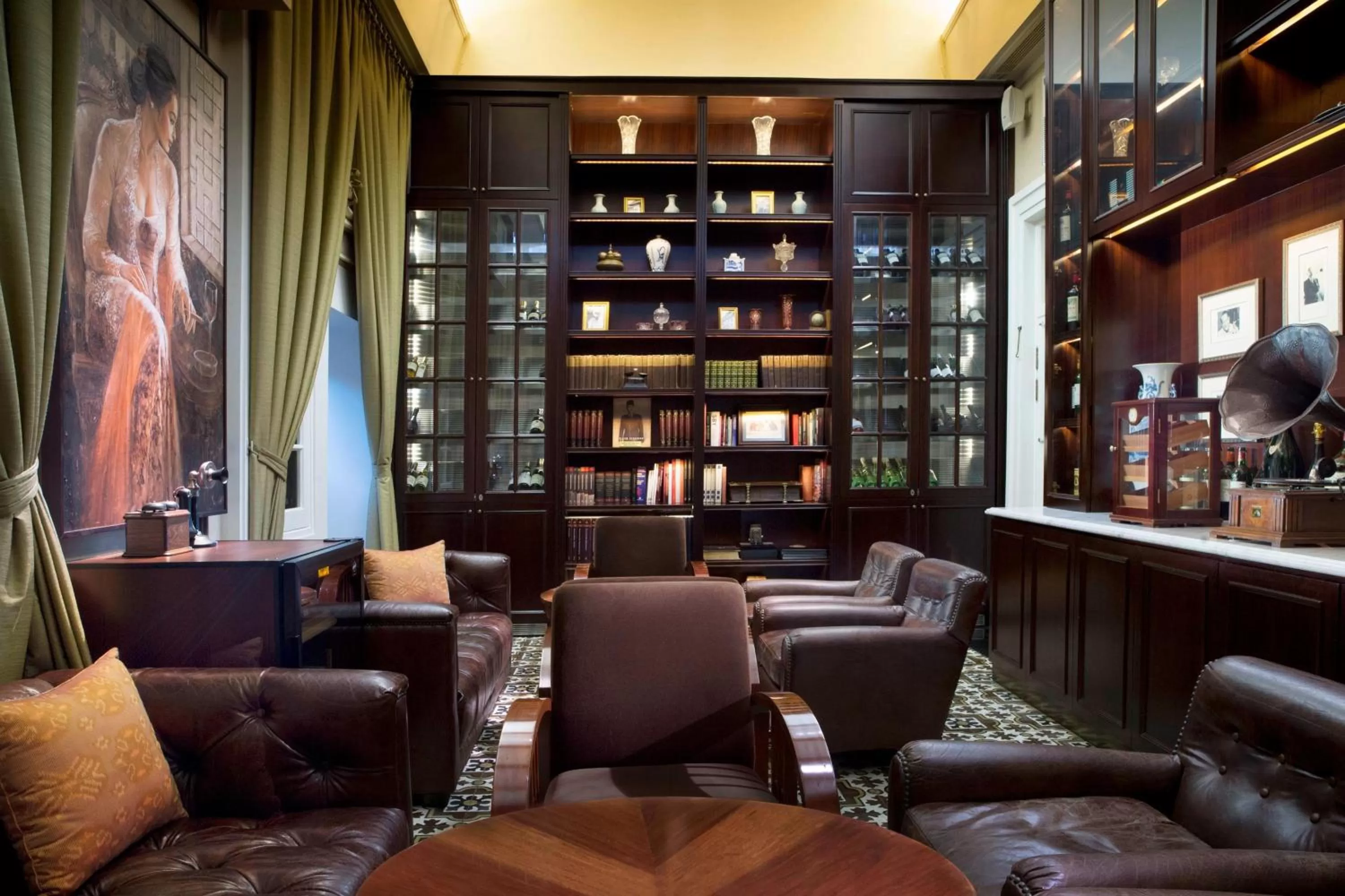 Restaurant/places to eat in The Hermitage, A Tribute Portfolio Hotel, Jakarta