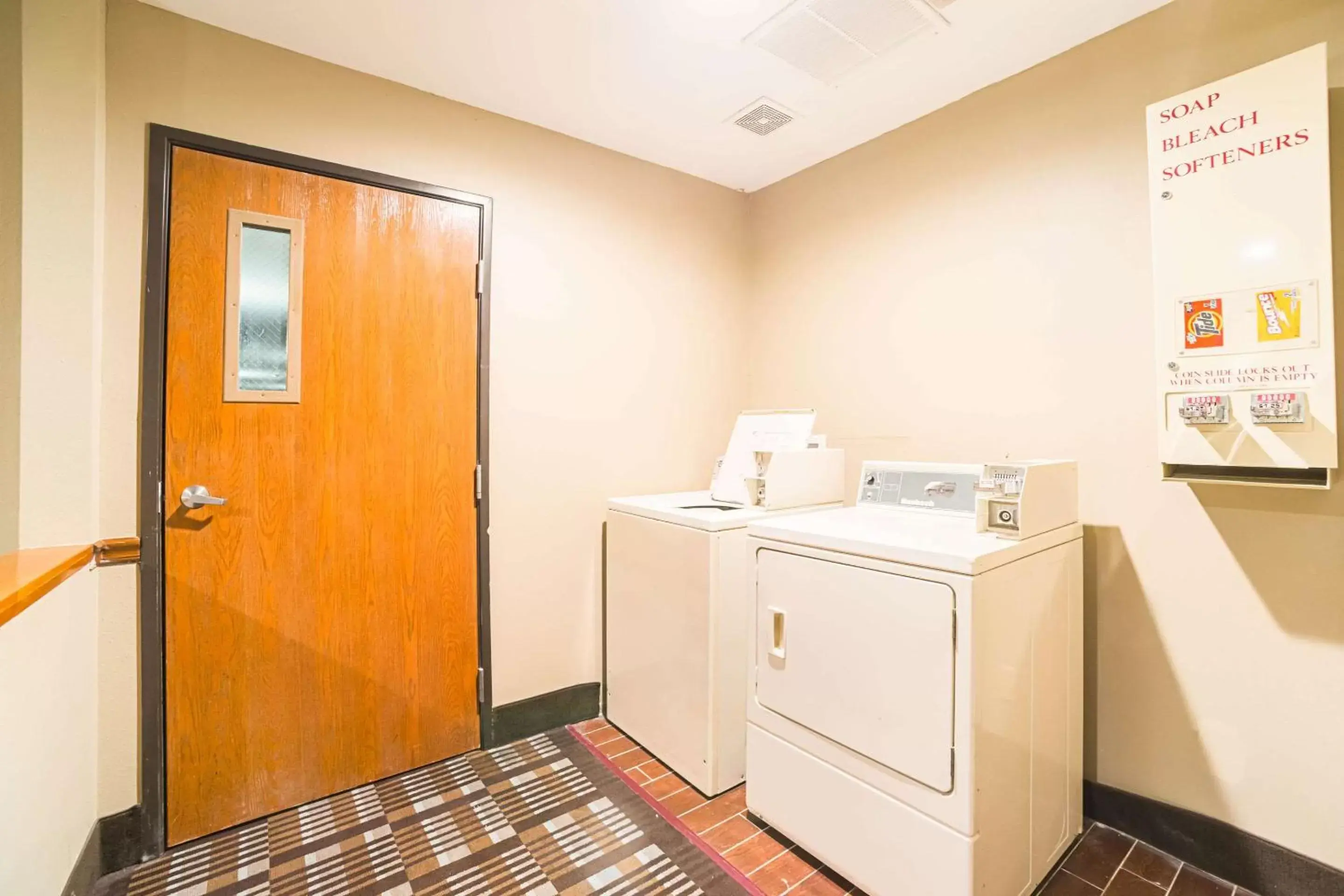 On site, Kitchen/Kitchenette in Quality Inn Carbondale University area