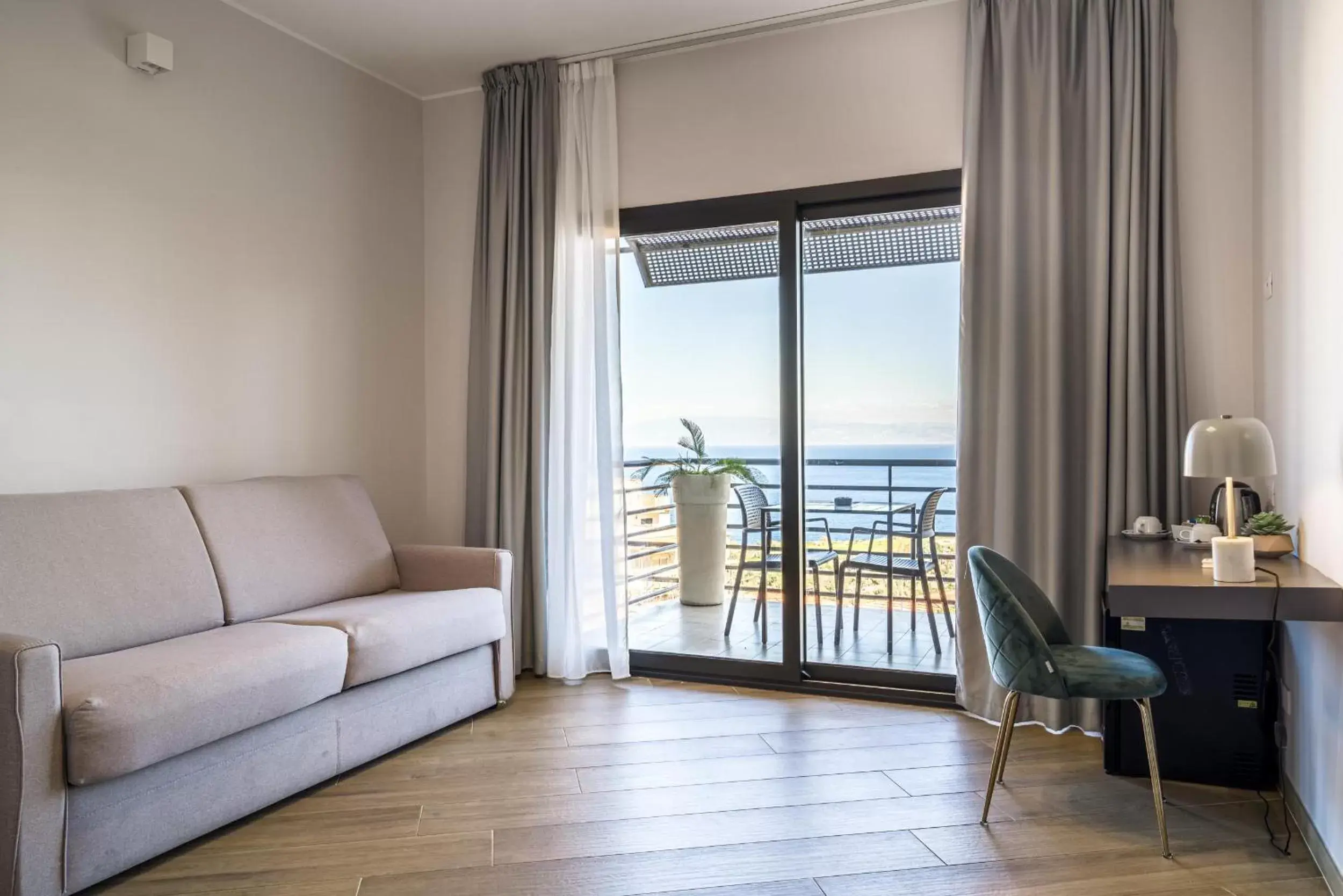 Balcony/Terrace, Seating Area in Taormina Palace Hotel