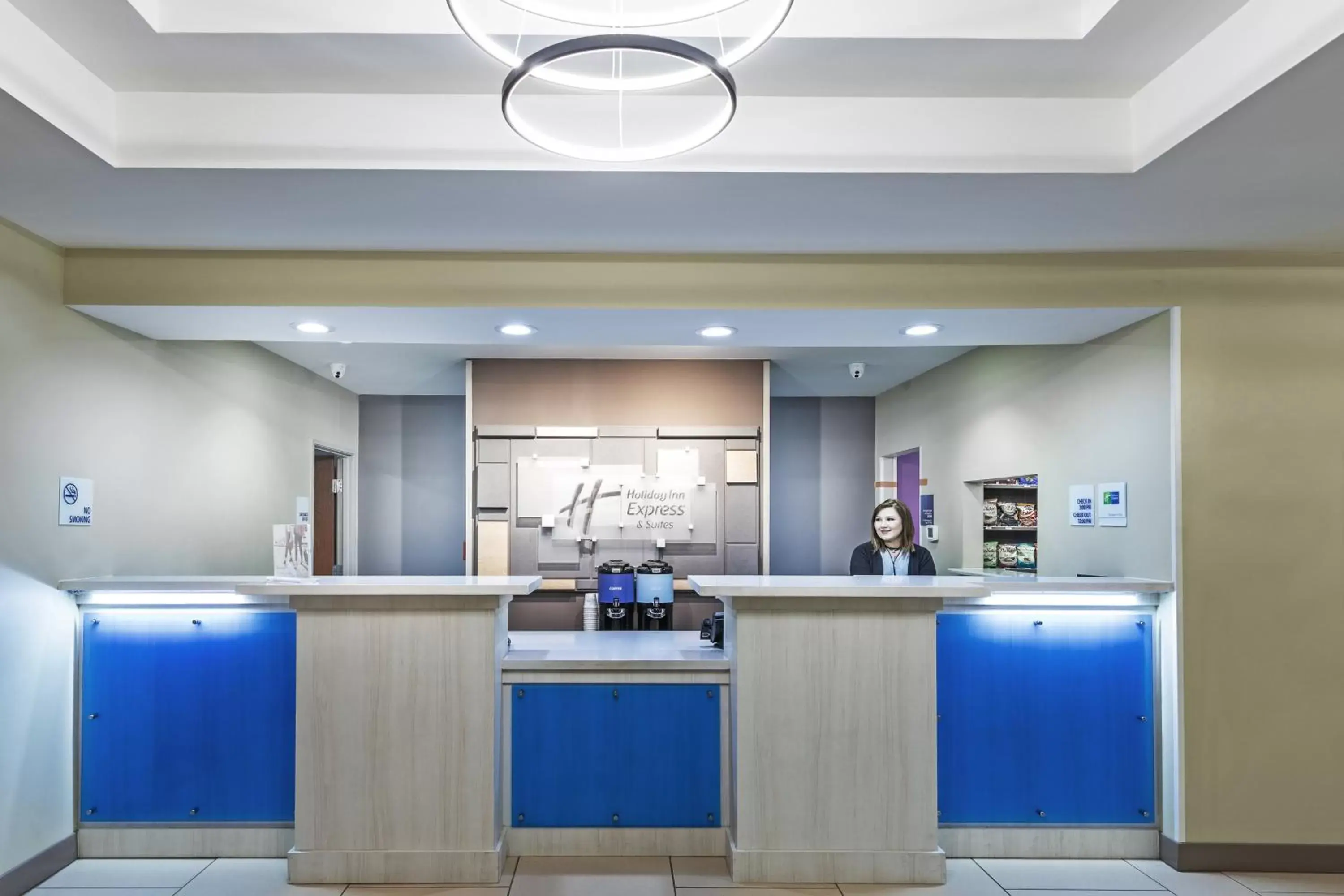 Property building, Kitchen/Kitchenette in Holiday Inn Express and Suites Pryor, an IHG Hotel