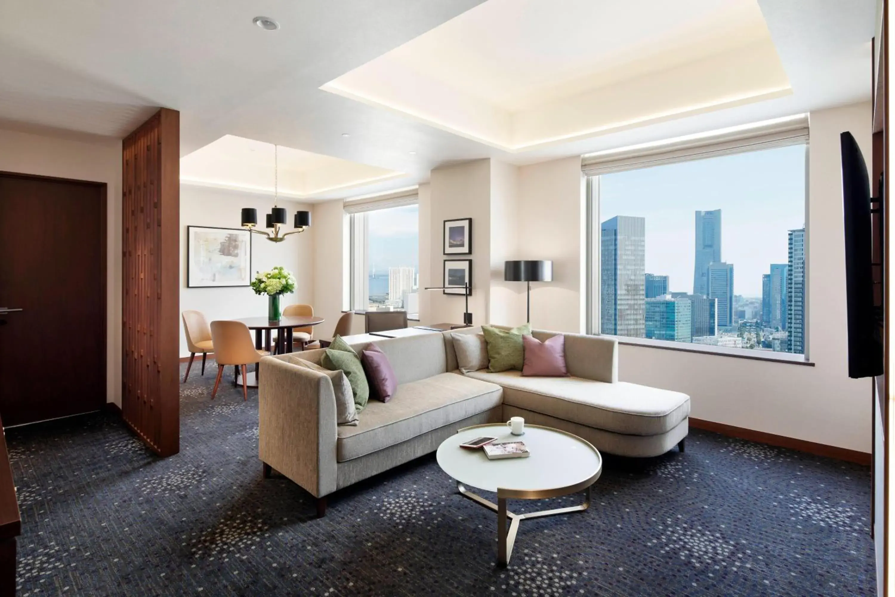 Living room, Seating Area in Yokohama Bay Sheraton Hotel and Towers