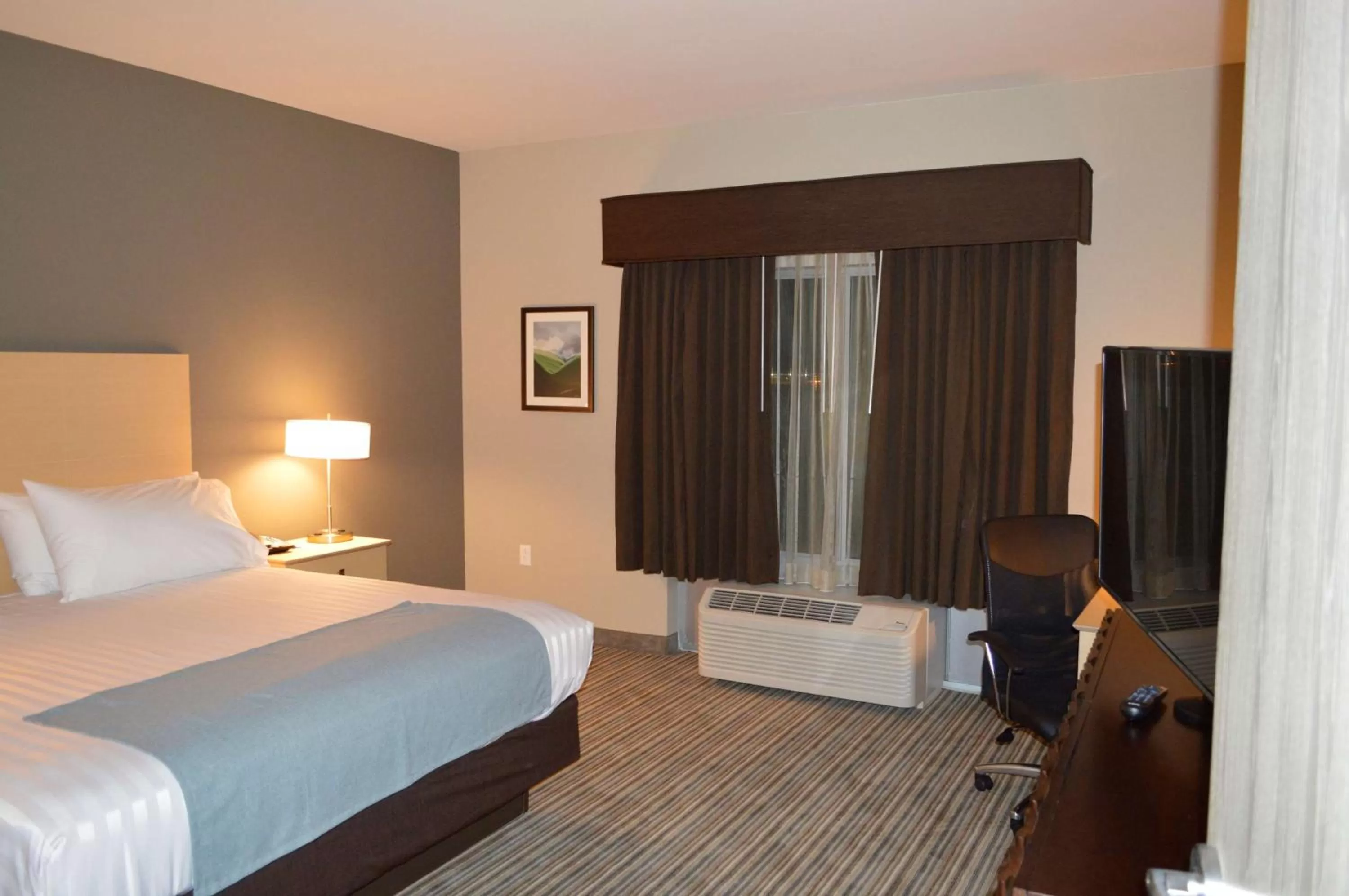 Photo of the whole room, Bed in Stone Hill Norman, Trademark Collection by Wyndham