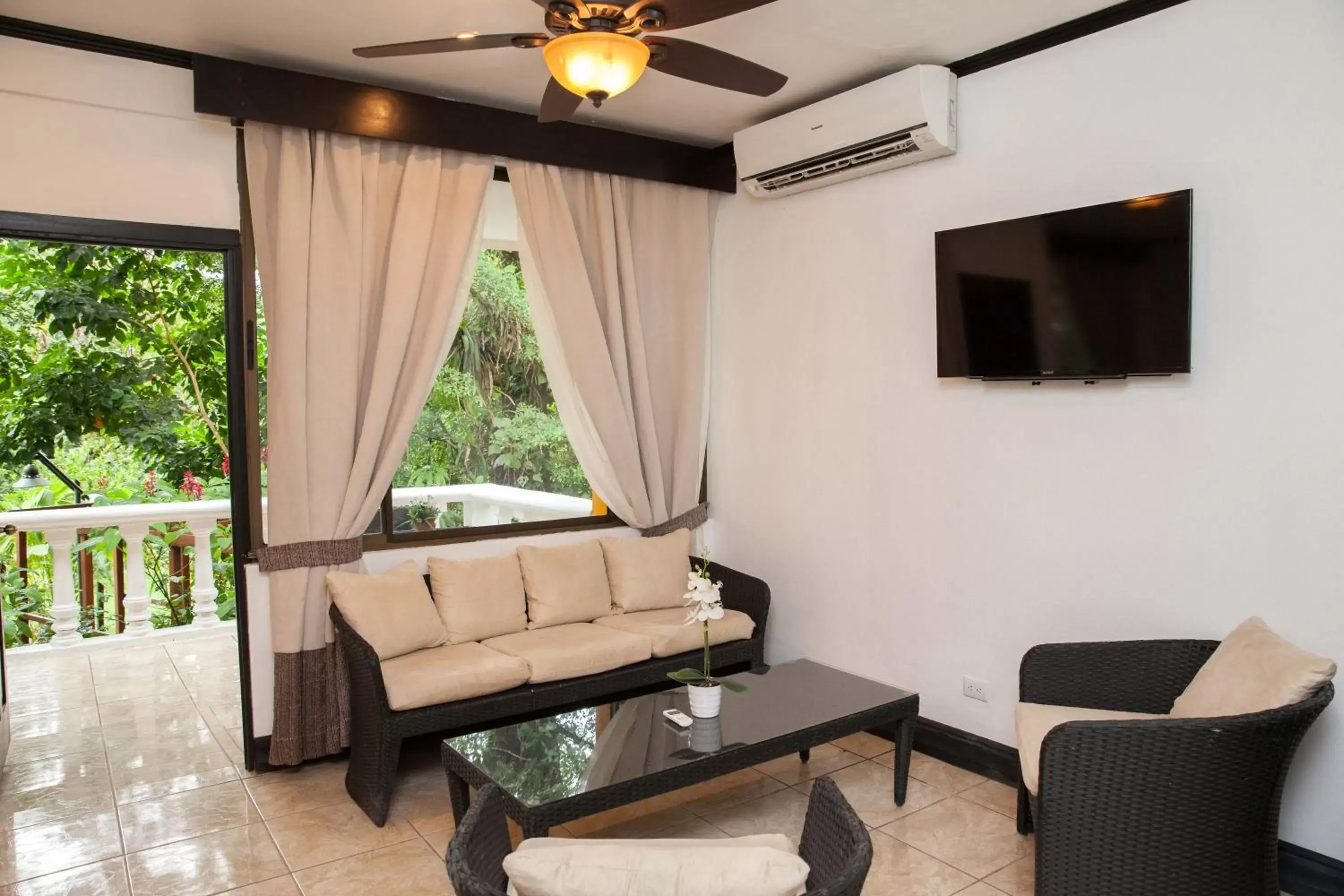 Bedroom, Seating Area in Tifakara Boutique Hotel & Birding Oasis