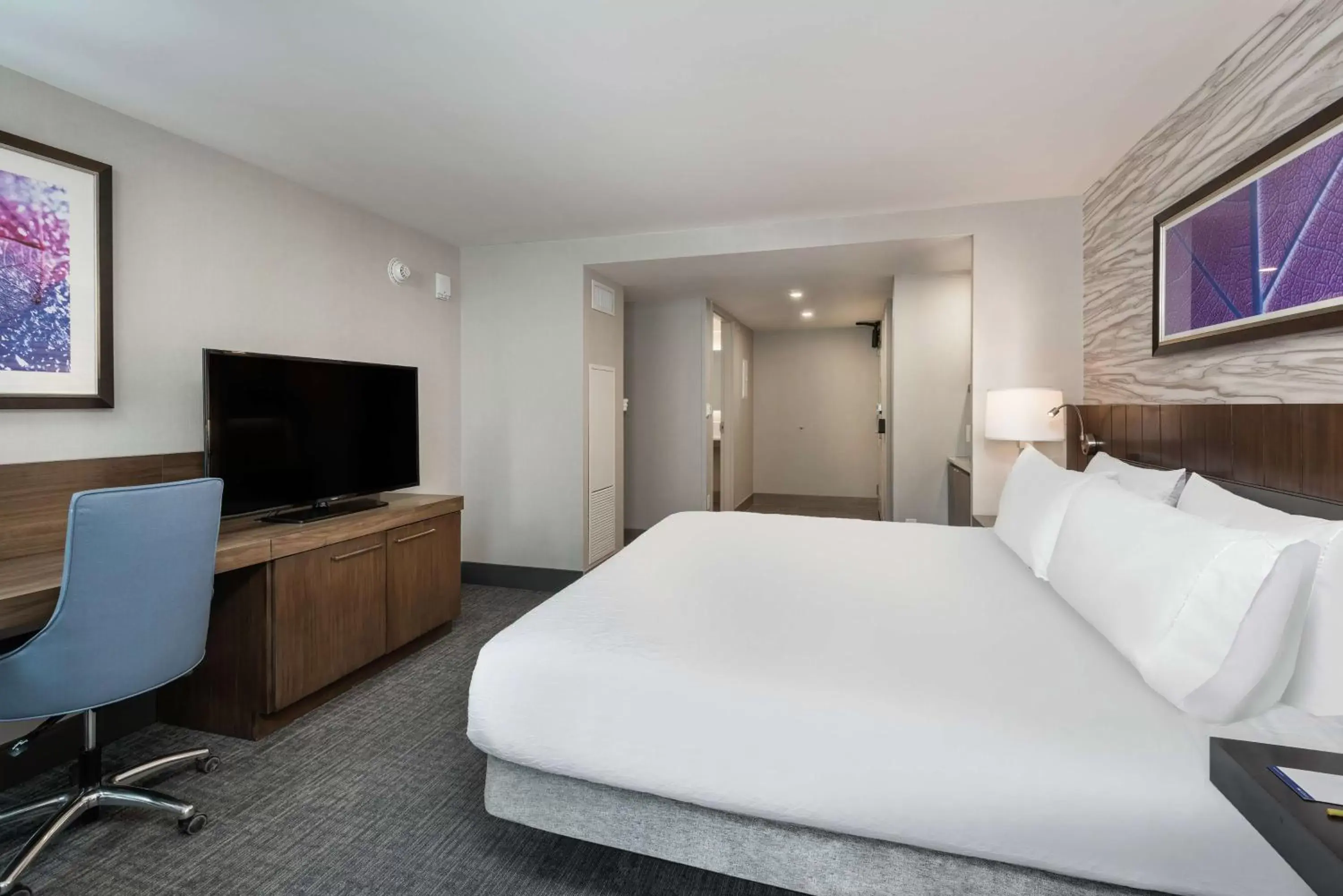 Bedroom, Bed in Hilton Garden Inn Ottawa Downtown