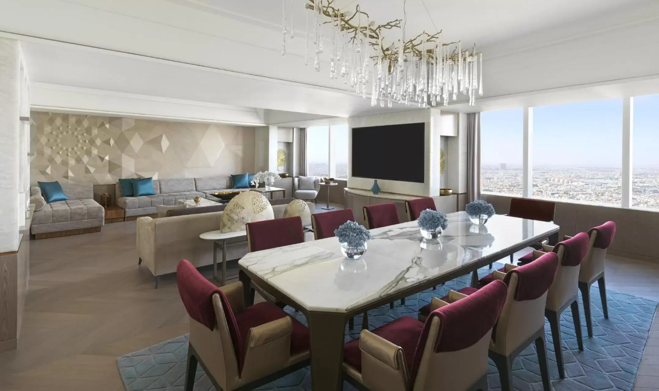 Communal lounge/ TV room, Restaurant/Places to Eat in Four Seasons Hotel Riyadh