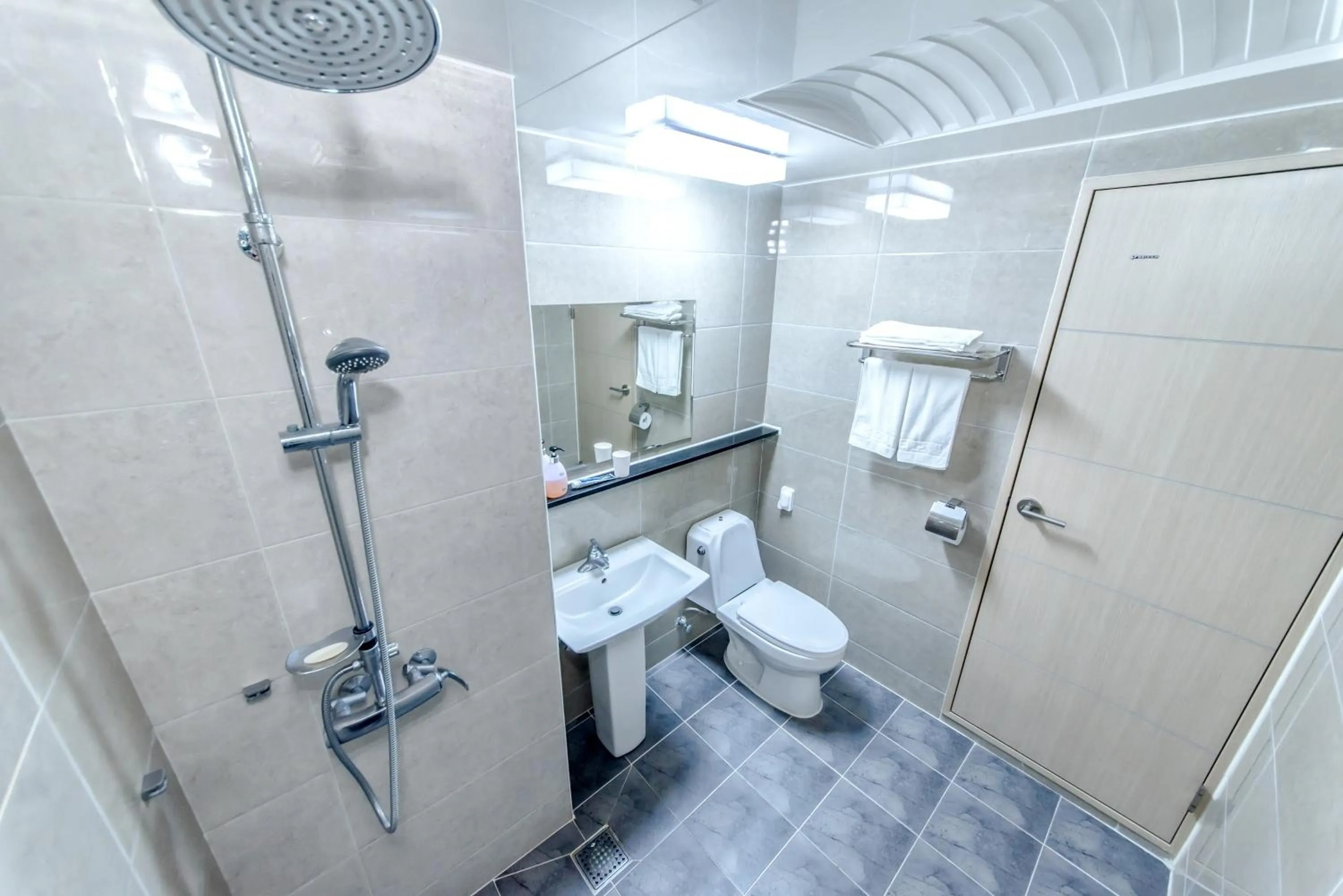 Toilet in Jungmoon City Hotel & J-hill Hotel