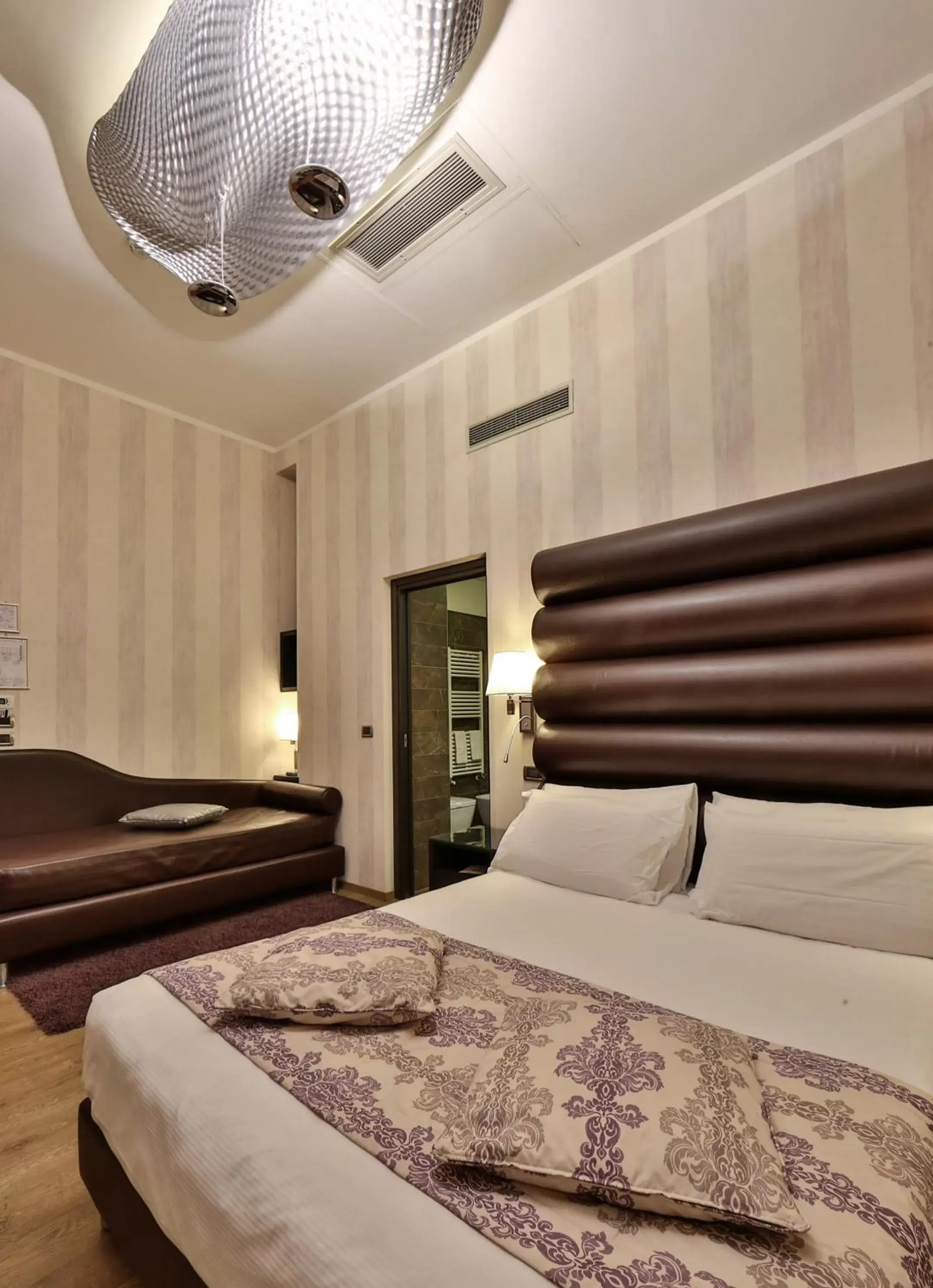 Bed in Best Western Plus Hotel Genova