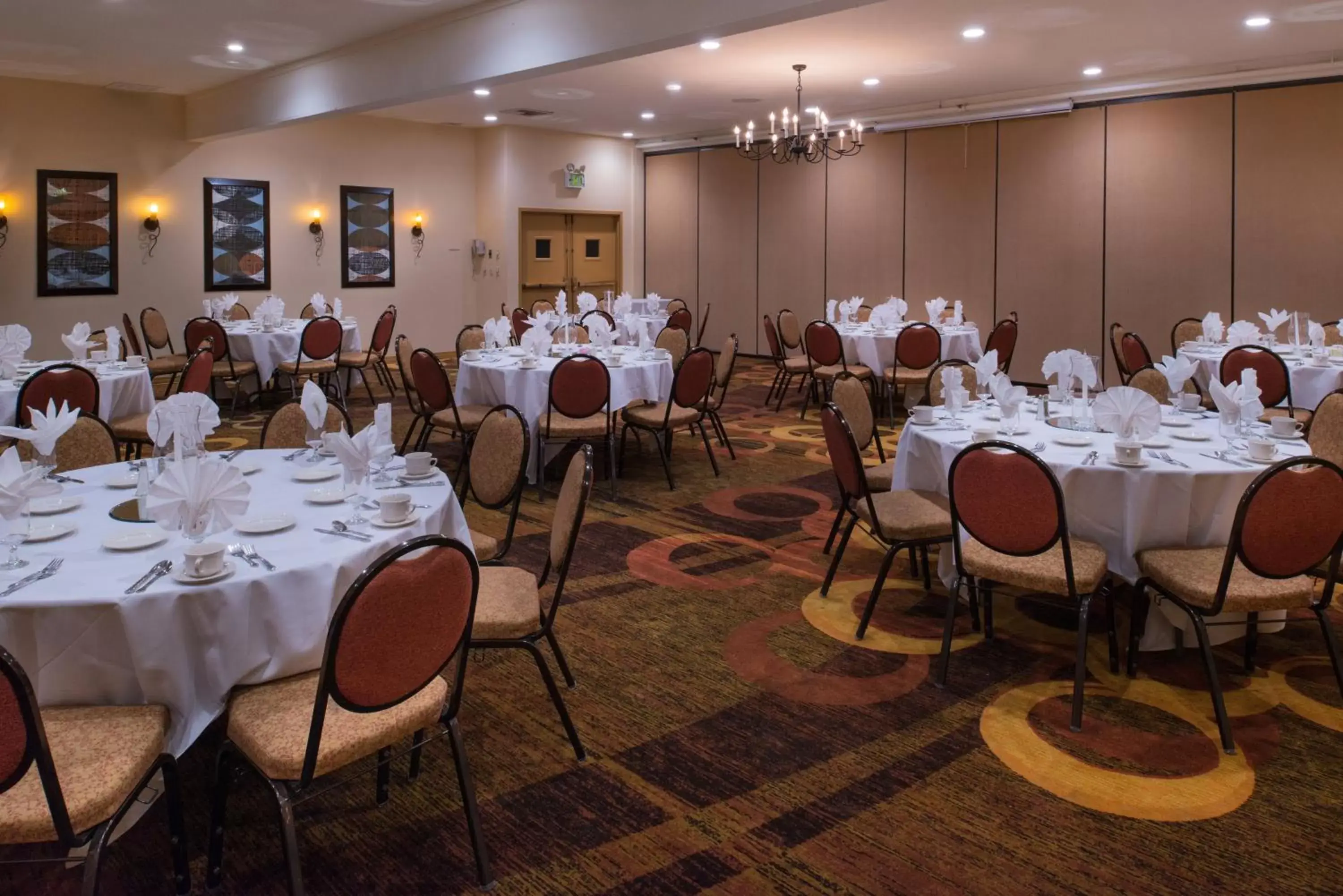 Meeting/conference room, Restaurant/Places to Eat in Holiday Inn Dublin - Pleasanton, an IHG Hotel