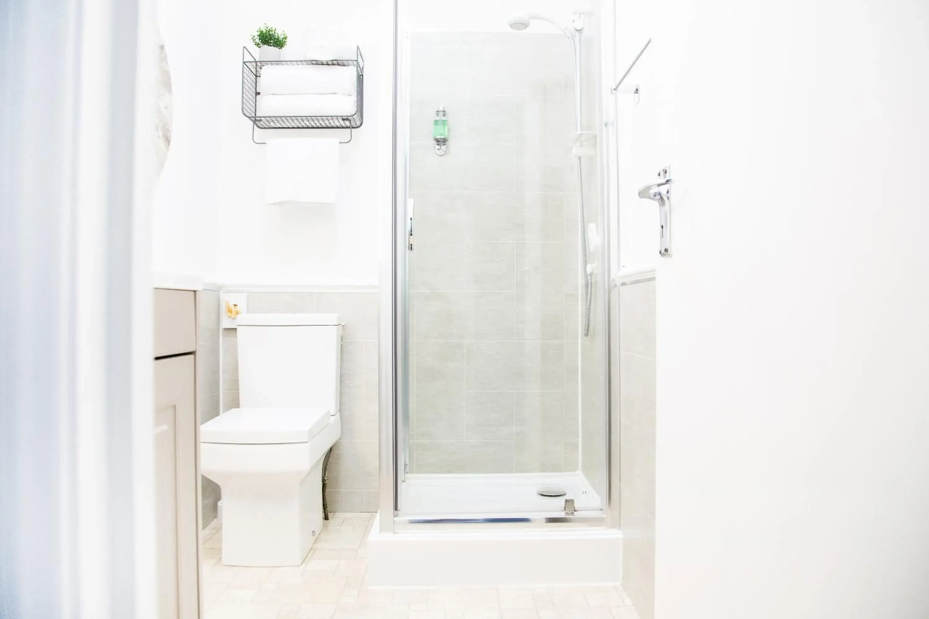 Double Room with Private Bathroom in The Montana Double Room with Private Bathroom in The Montana