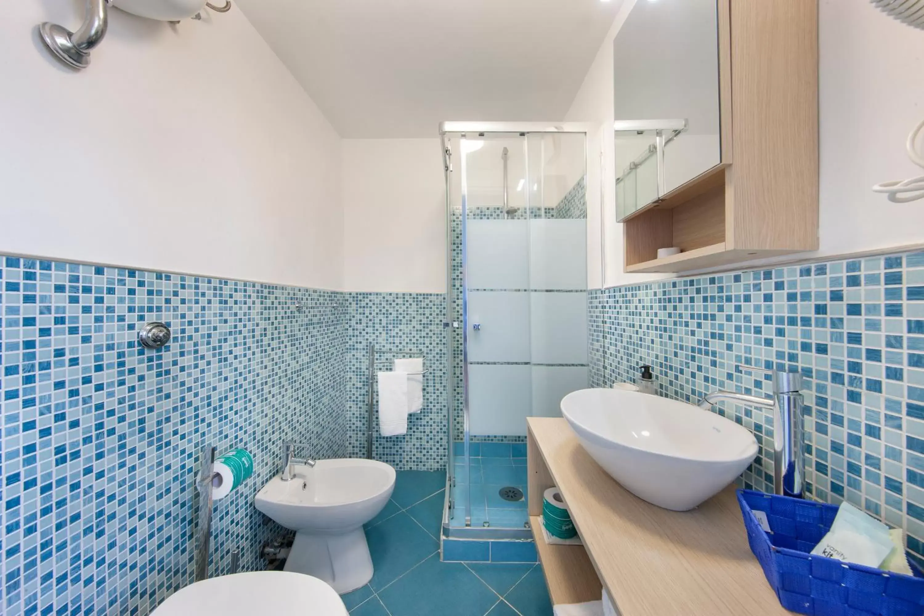 Shower, Bathroom in Relais Il Chiostro