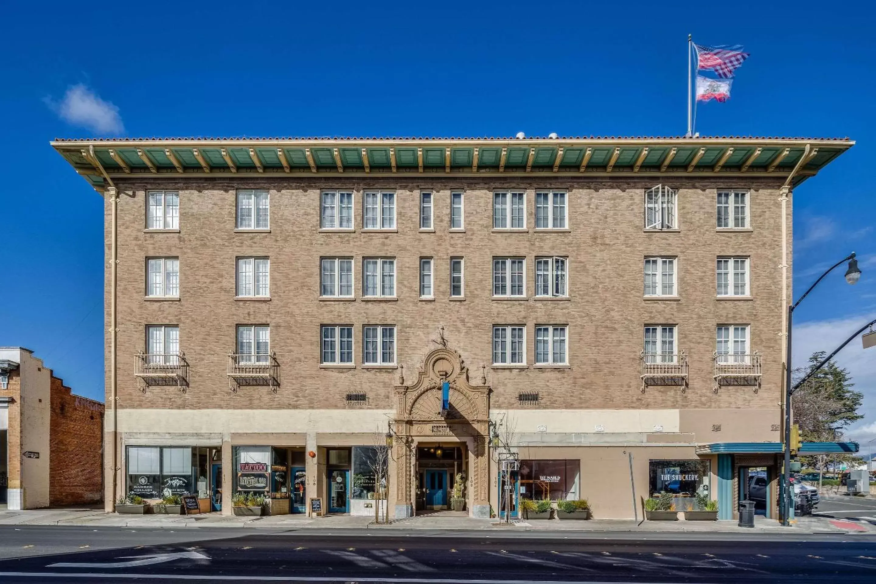 Property Building in Hotel Petaluma, Ascend Hotel Collection