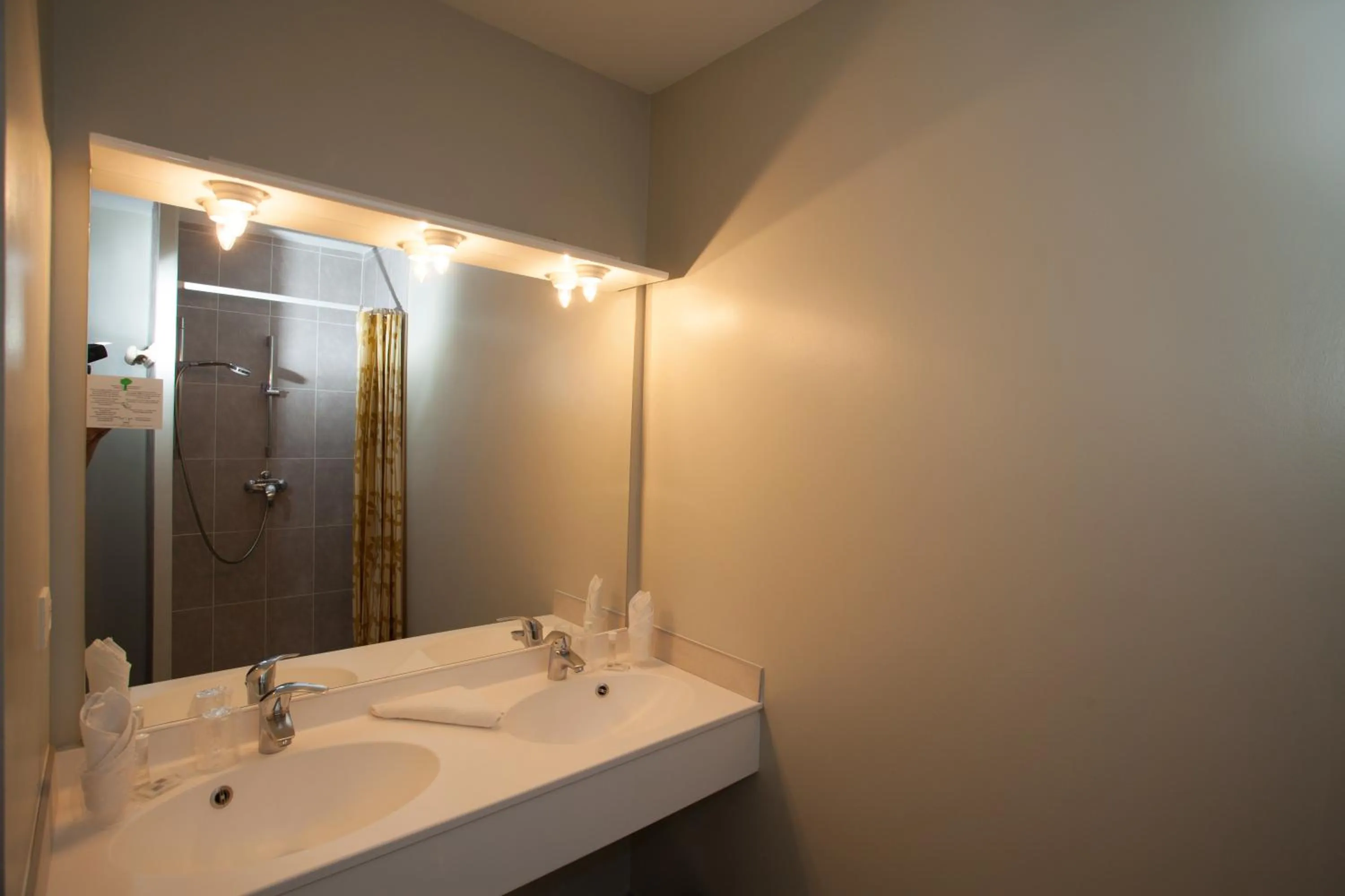 Shower in Hotel Grand Cap Rooftop Pool