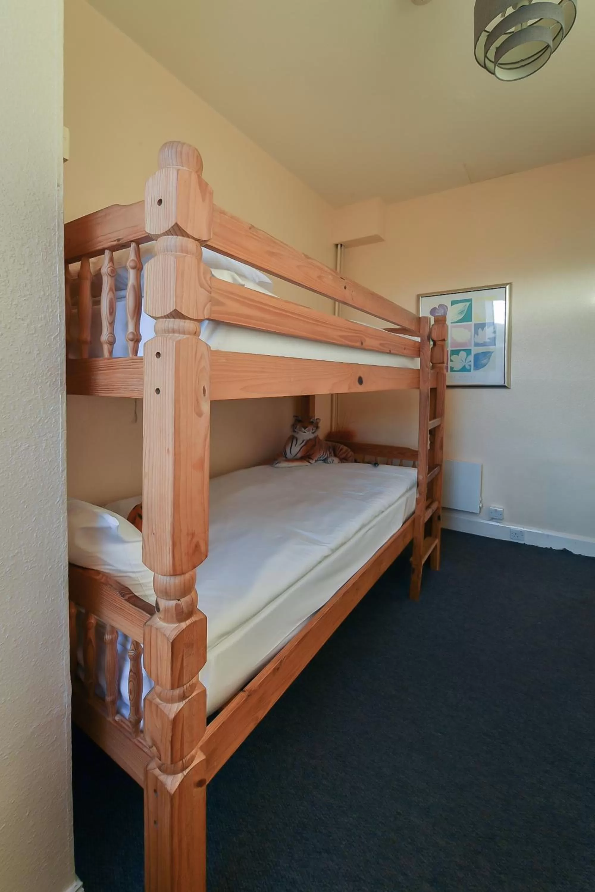 bunk bed, Bed in McKays Hotel