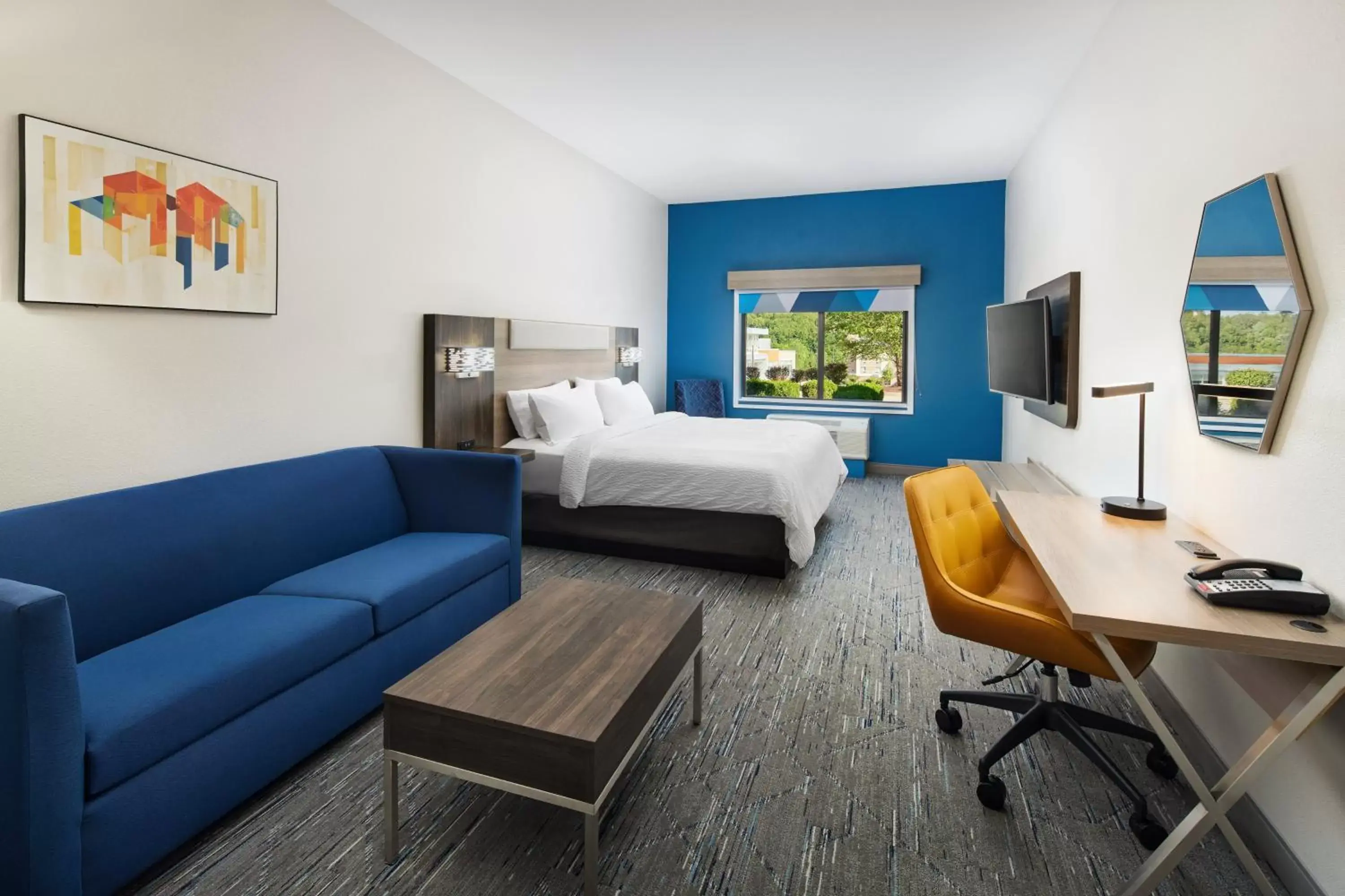 Photo of the whole room, Seating Area in Holiday Inn Express & Suites Bridgeport, an IHG Hotel