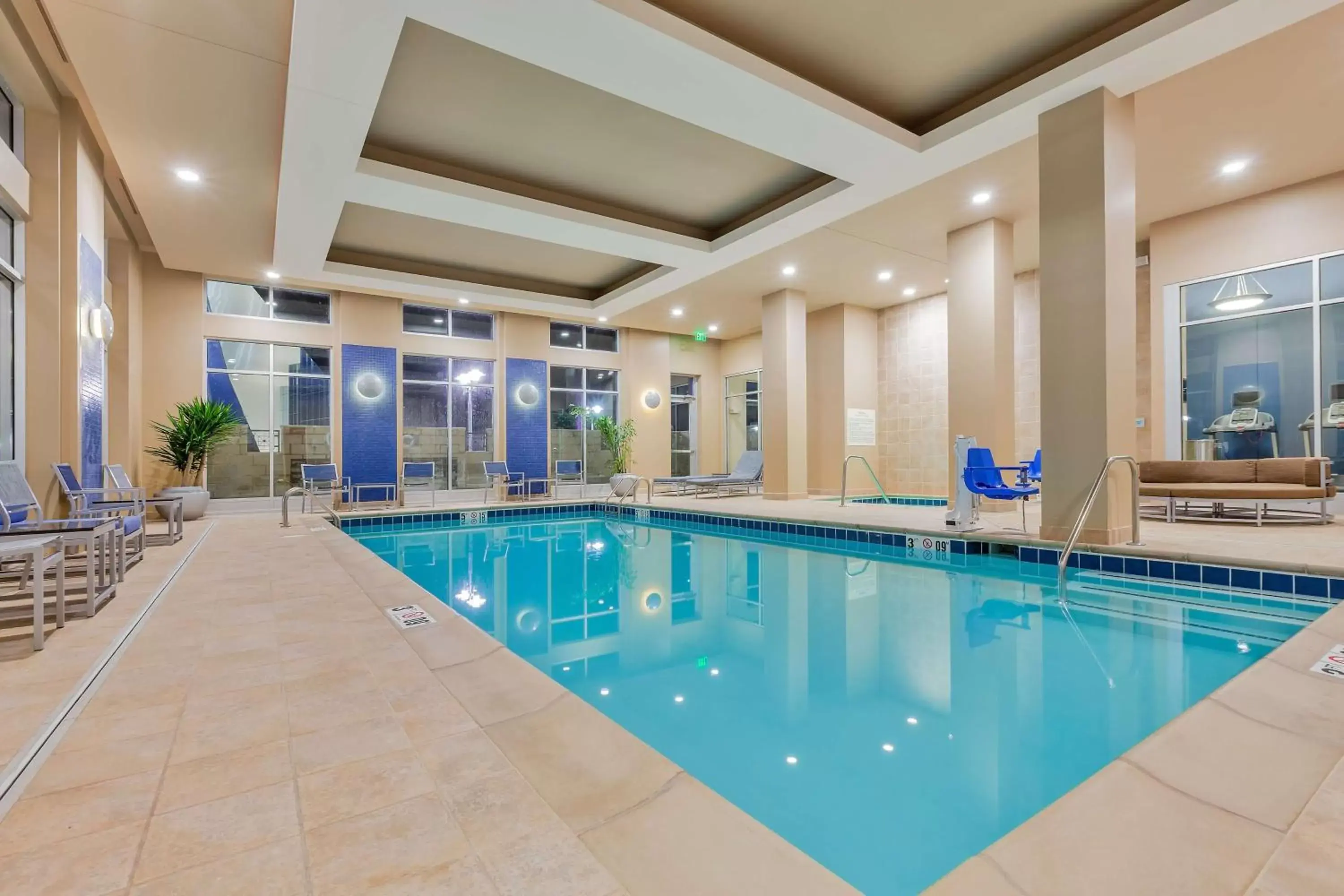 Pool view, Swimming Pool in Hampton Inn & Suites Owensboro Downtown Waterfront