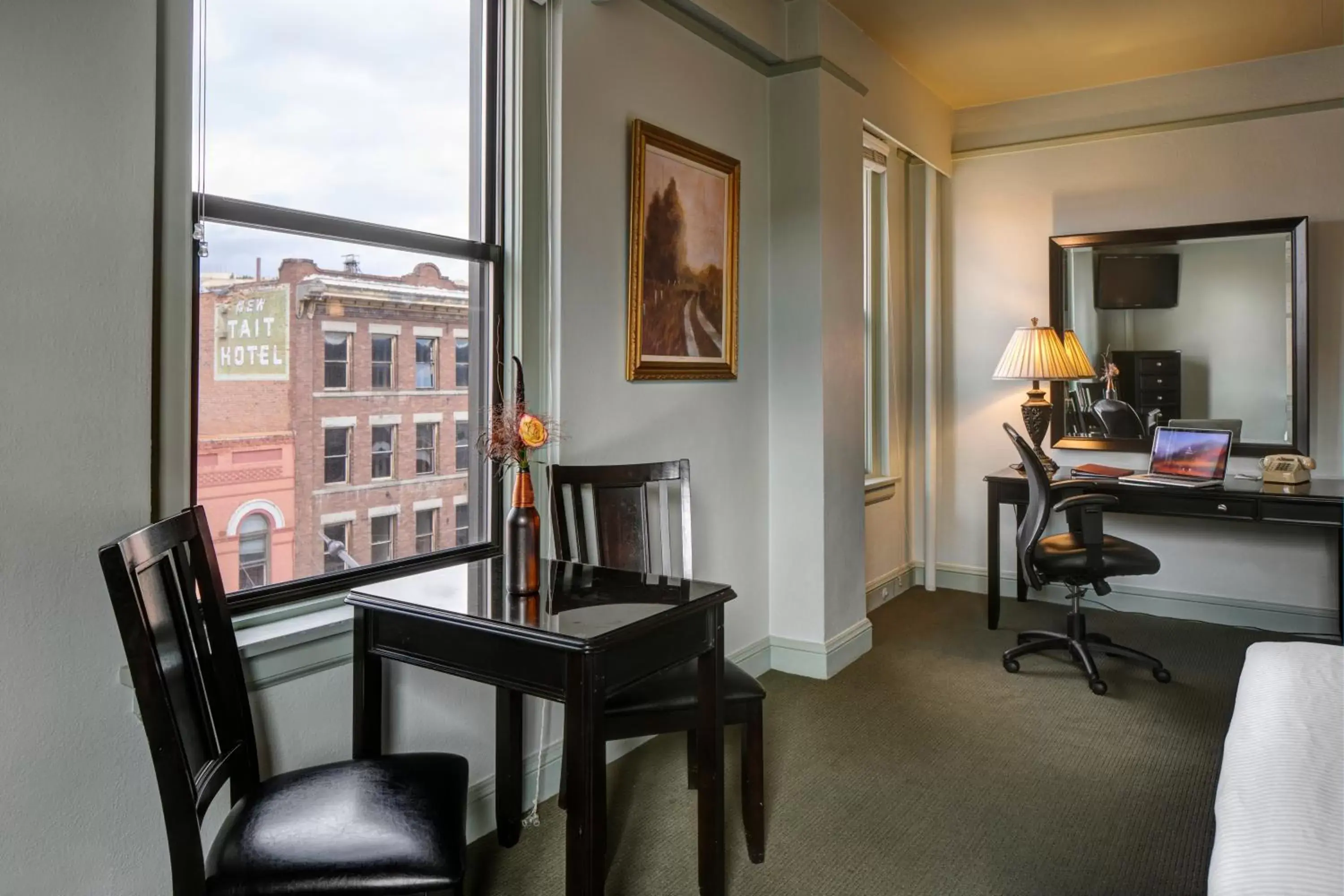 Hotel Suite in Finlen Hotel and Motor Inn Hotel Suite in Finlen Hotel and Motor Inn