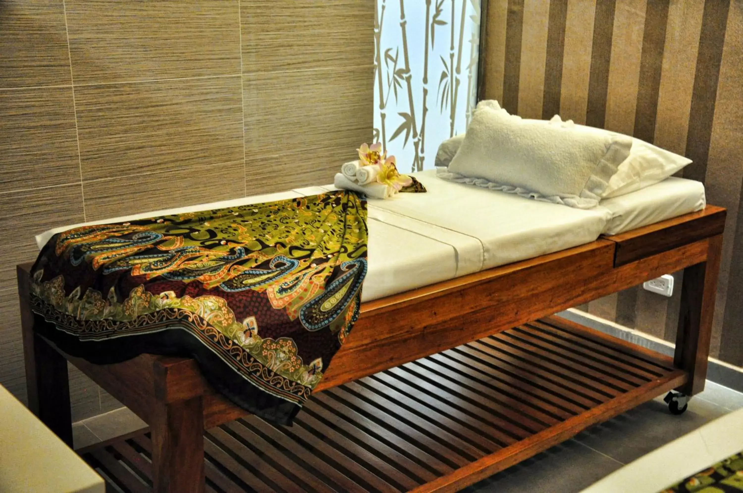 Massage, Bed in Hotel Dann Carlton Bucaramanga