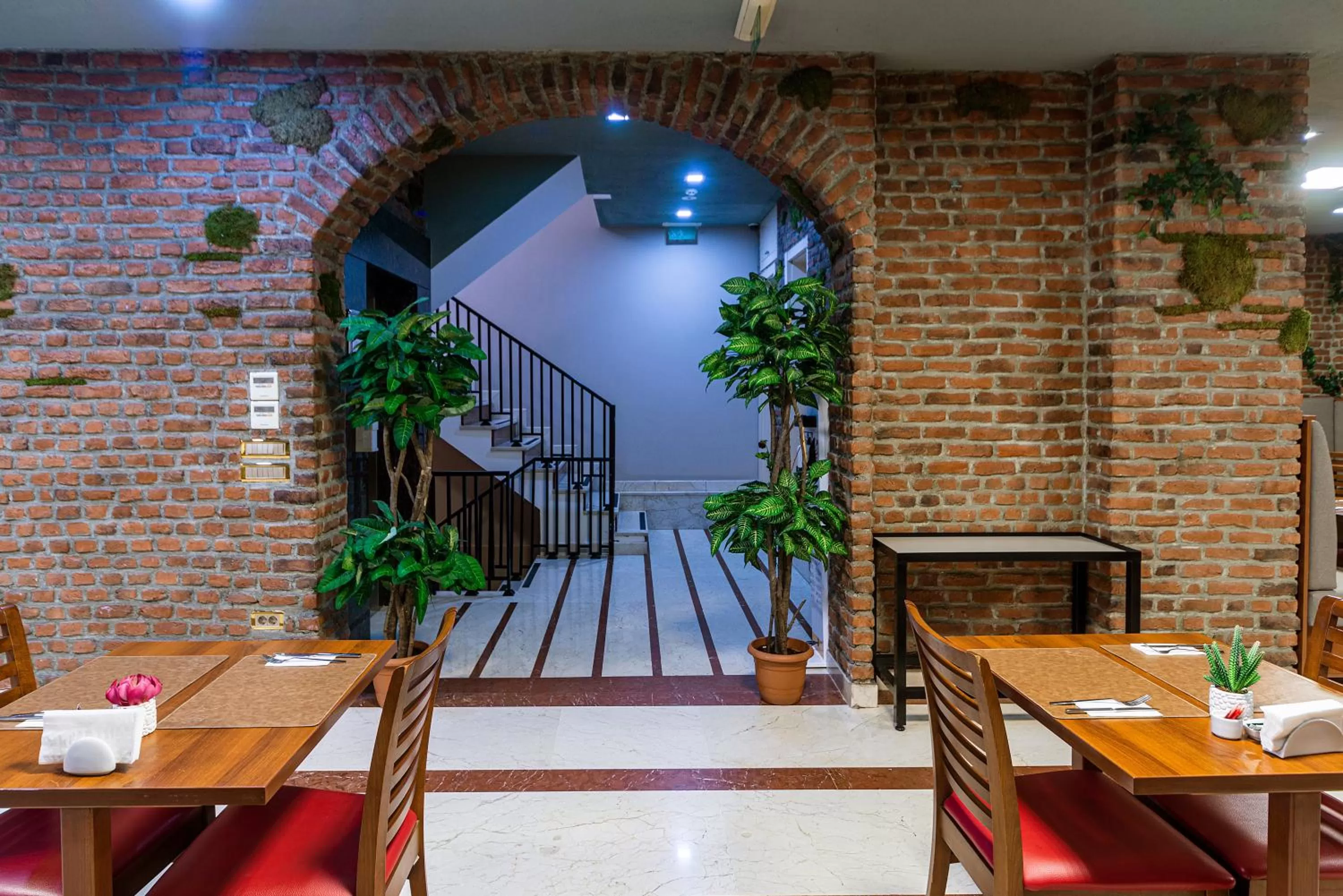 Restaurant/places to eat in Aprilis Hotel - Special Category