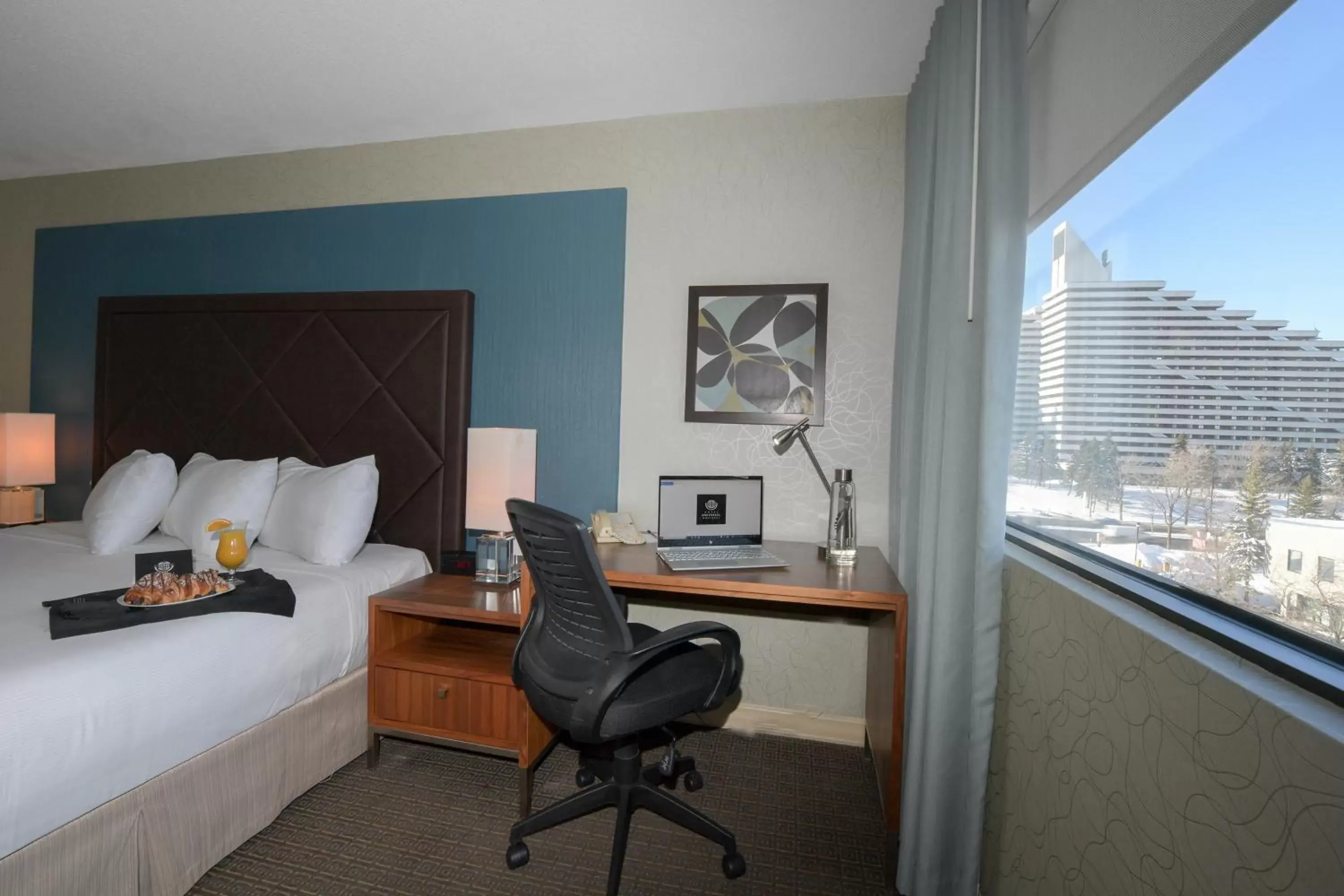 Bedroom in Hotel Universel Montréal