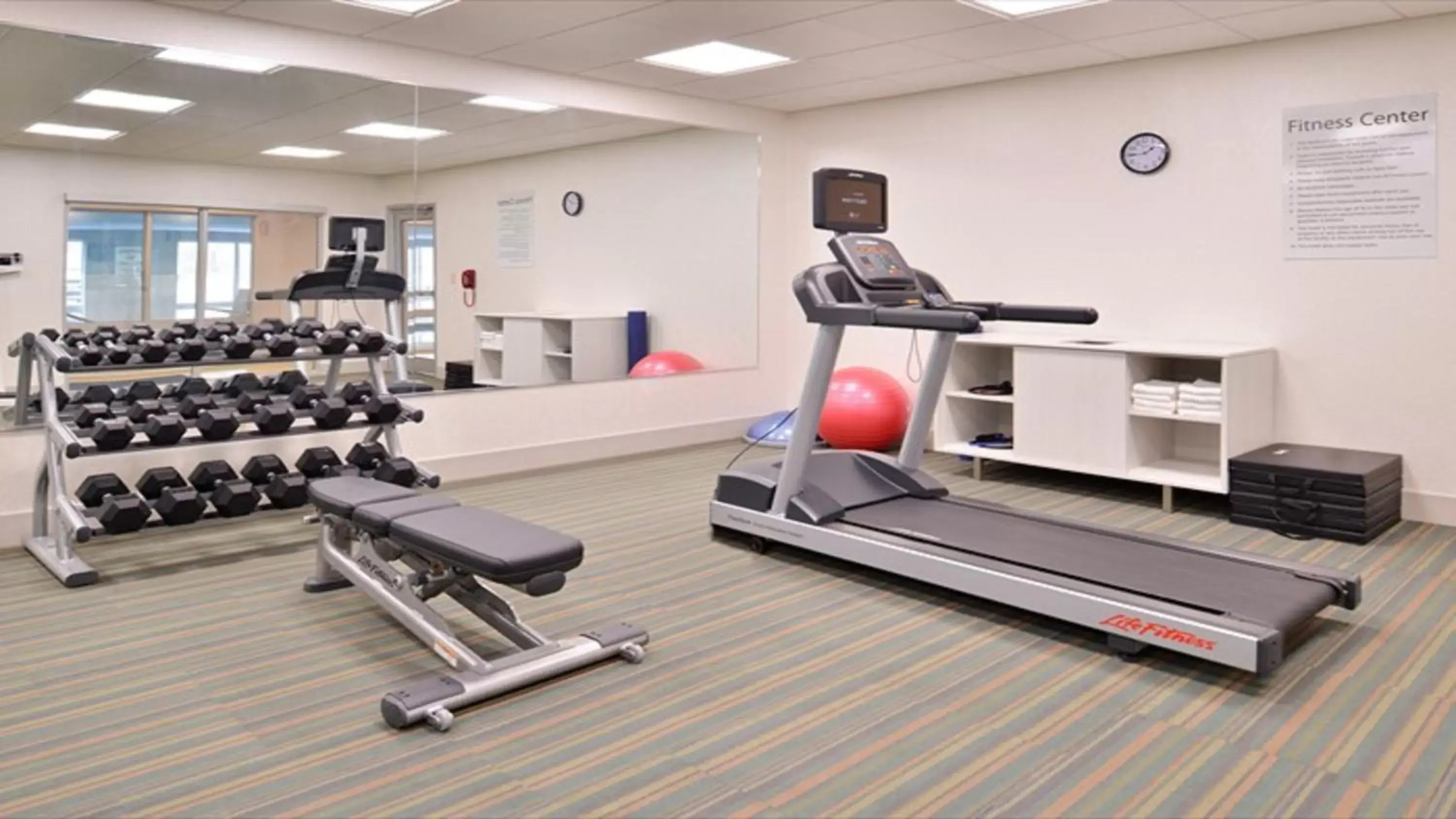 Fitness centre/facilities, Fitness Center/Facilities in Holiday Inn Express & Suites - Parkersburg East, an IHG Hotel