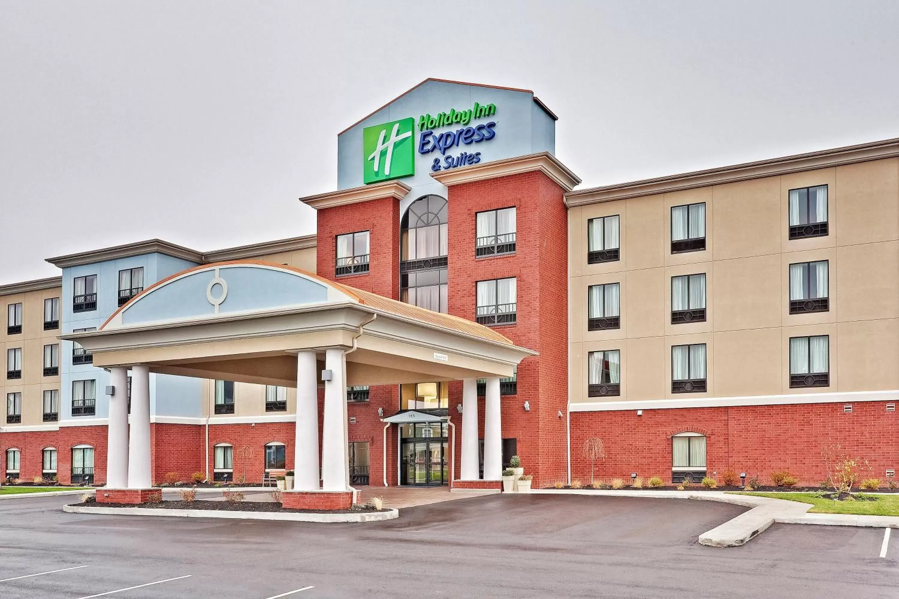 Property Building in Holiday Inn Express & Suites - New Philadelphia Southwest, an IHG Hotel