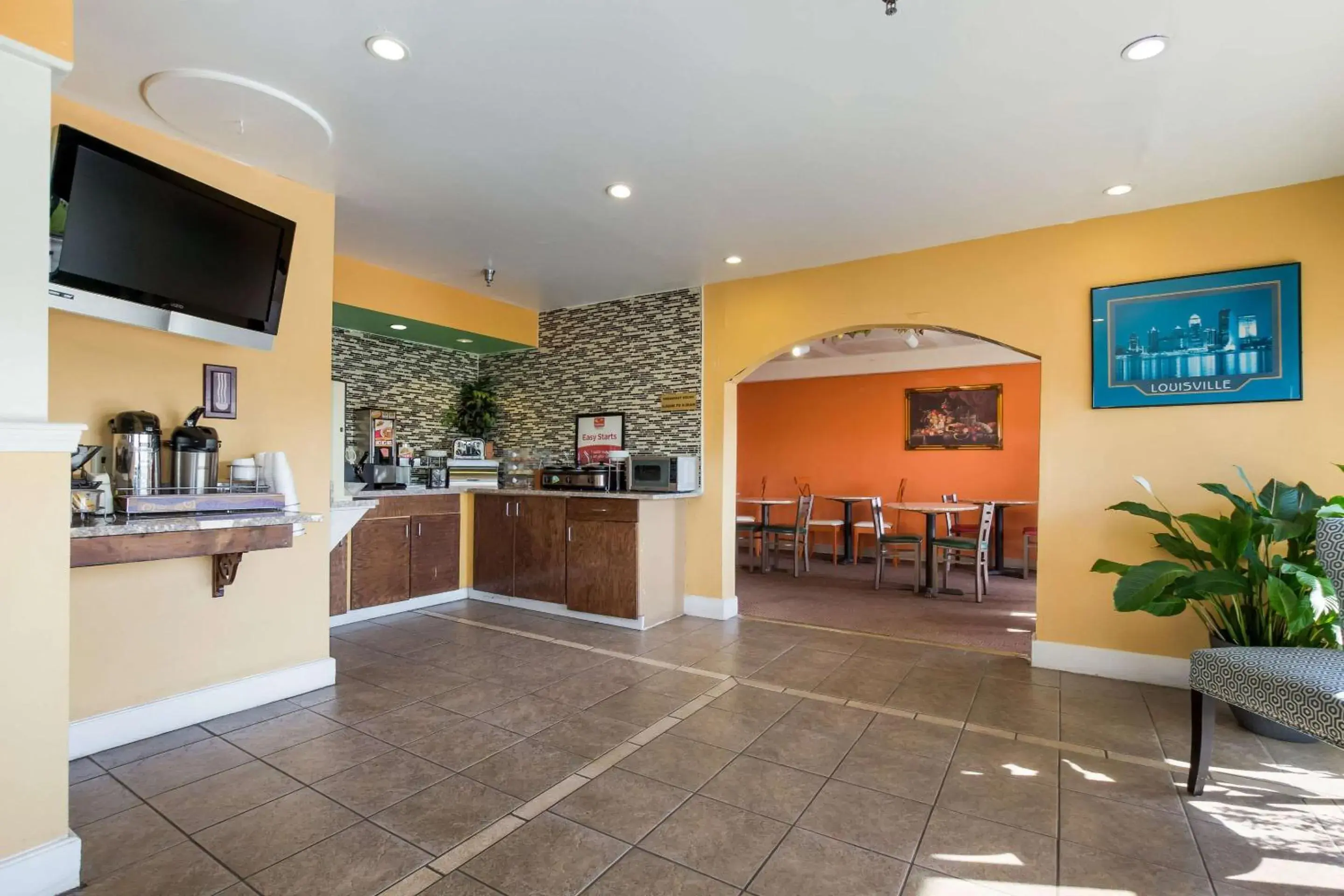 Lobby or reception, Lounge/Bar in Econo Lodge Inn & Suites I-65