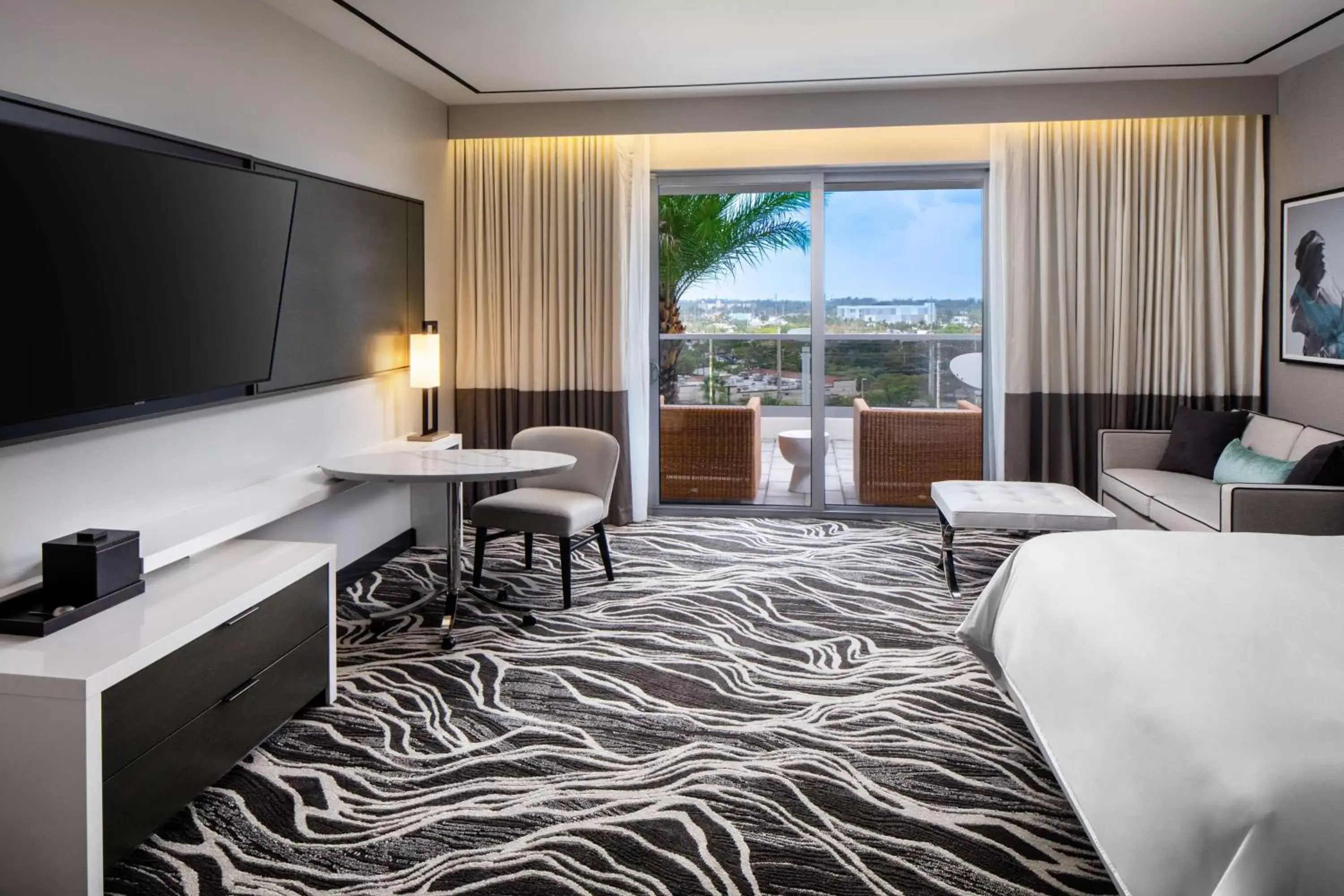 Bedroom, TV/Entertainment Center in Hilton Aventura Miami