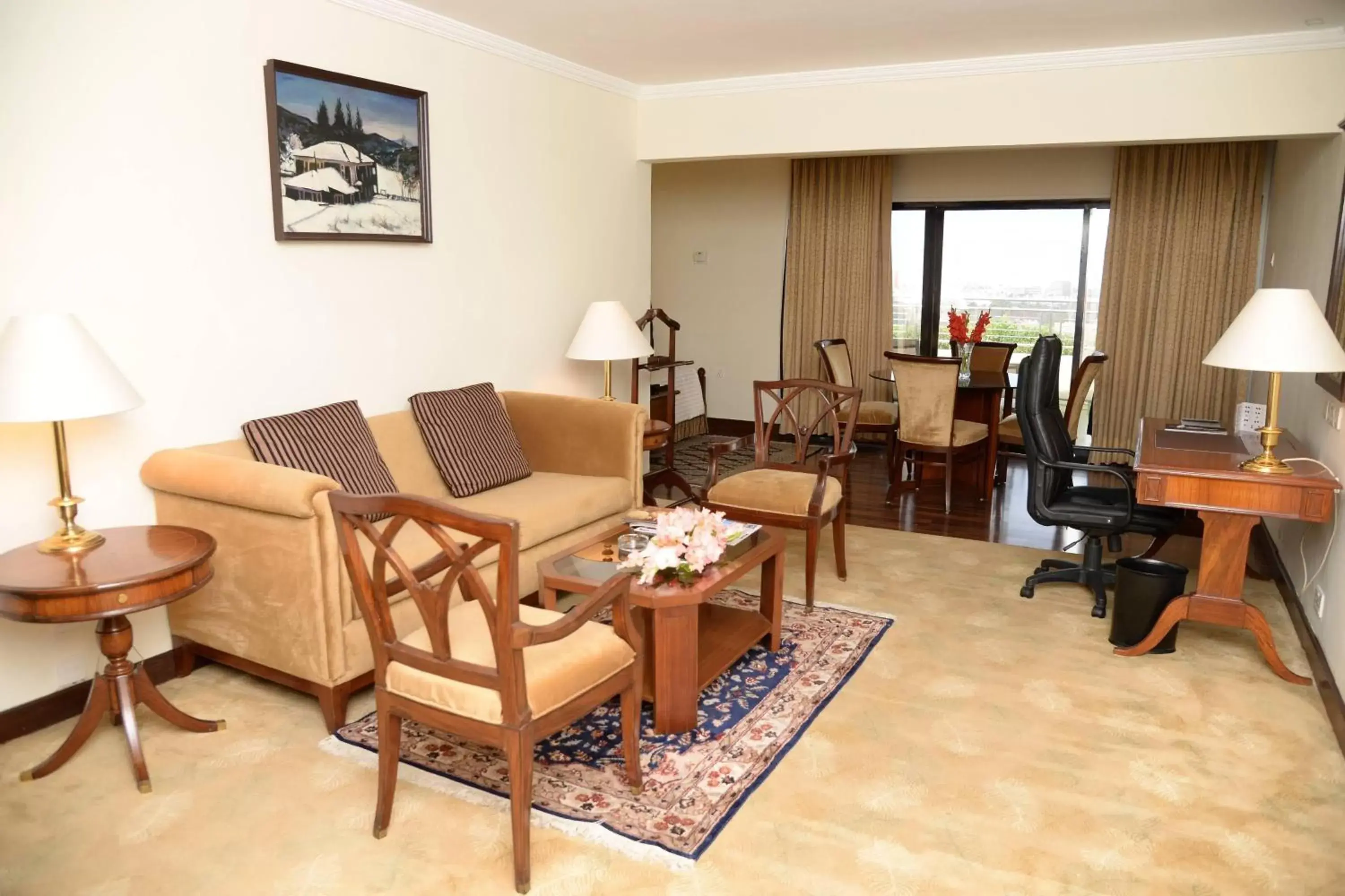 Living room, Seating Area in Karachi Marriott Hotel