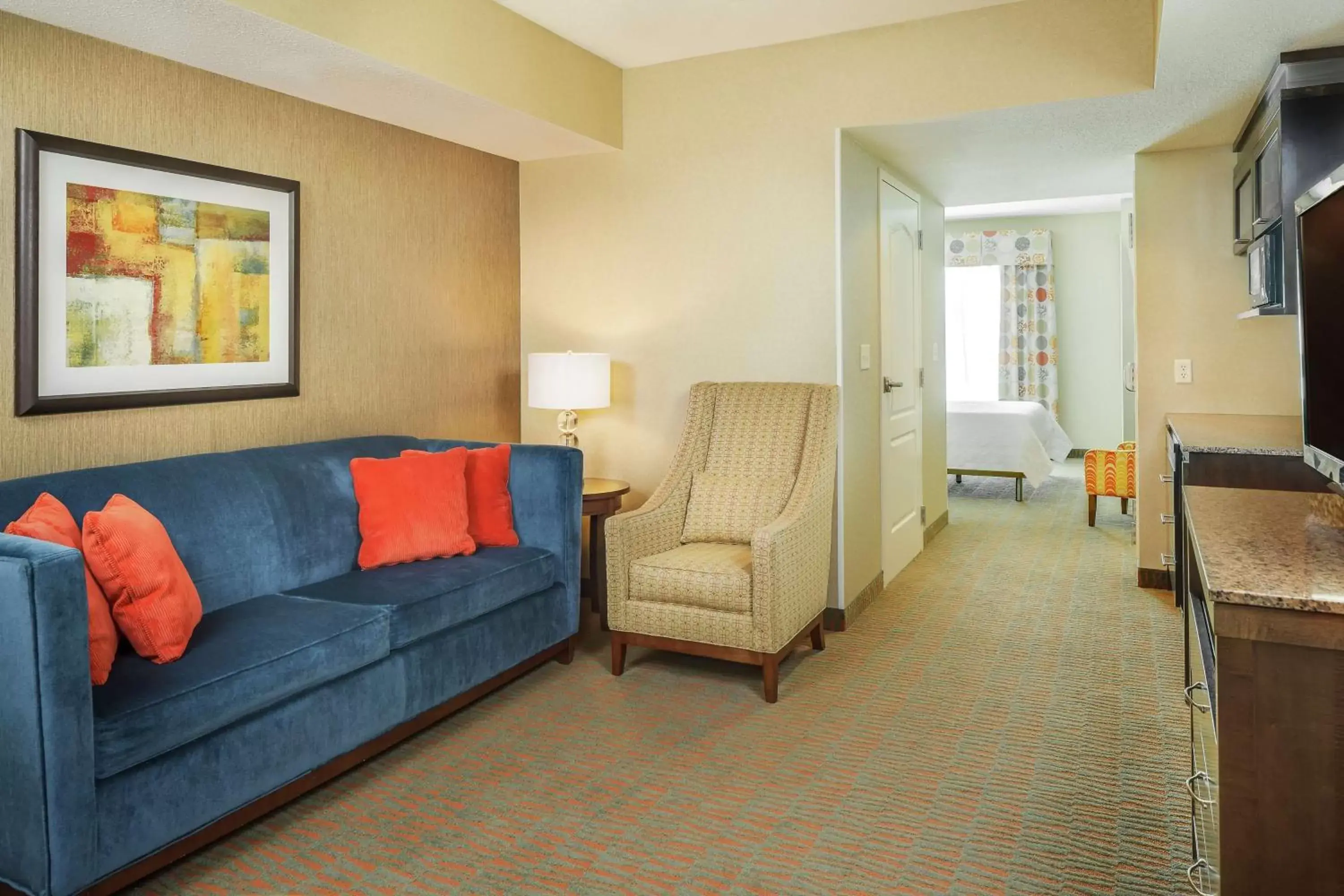 Bedroom, Seating Area in Hilton Garden Inn Manhattan Kansas
