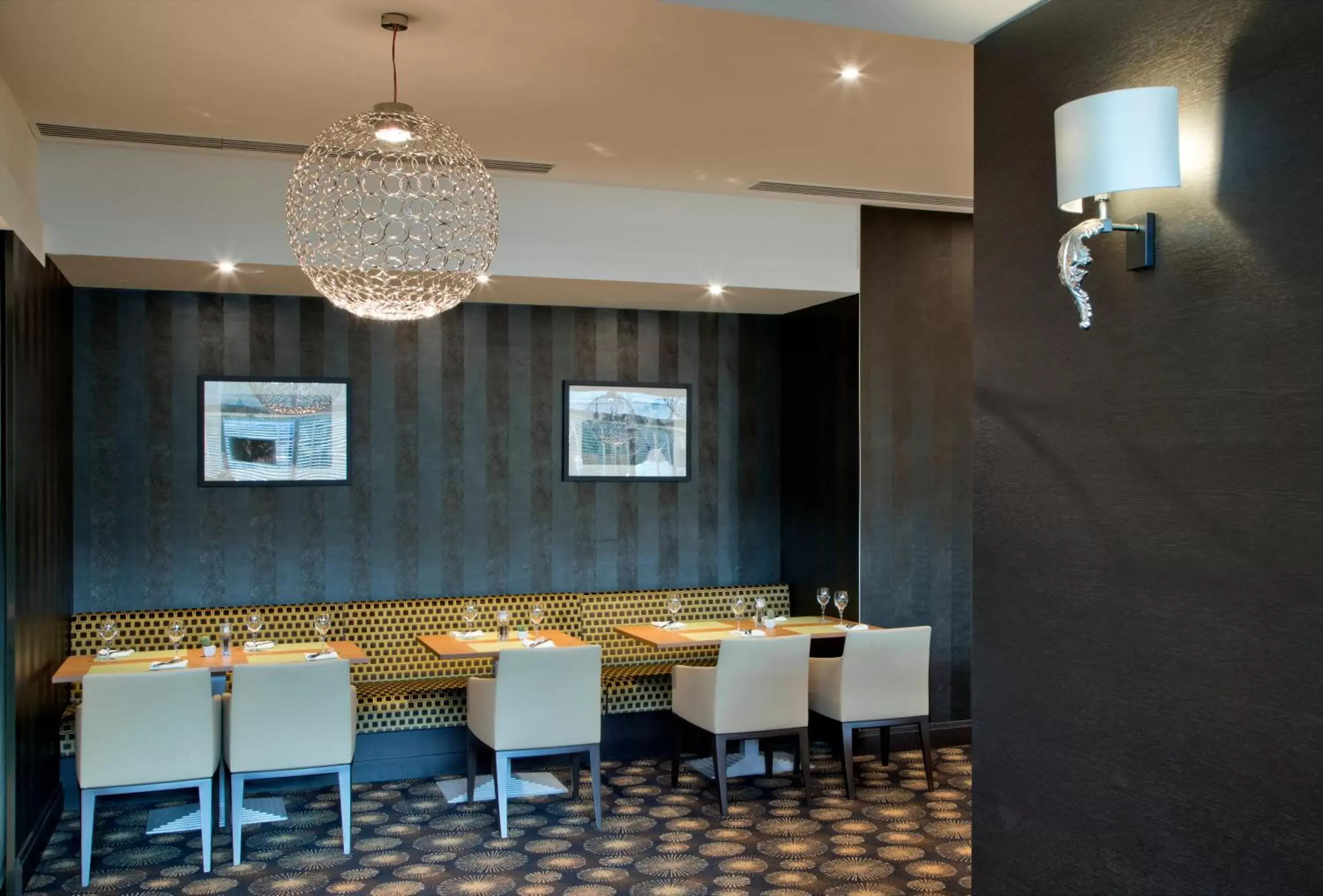 Restaurant/places to eat, Lounge/Bar in DoubleTree by Hilton Luxembourg