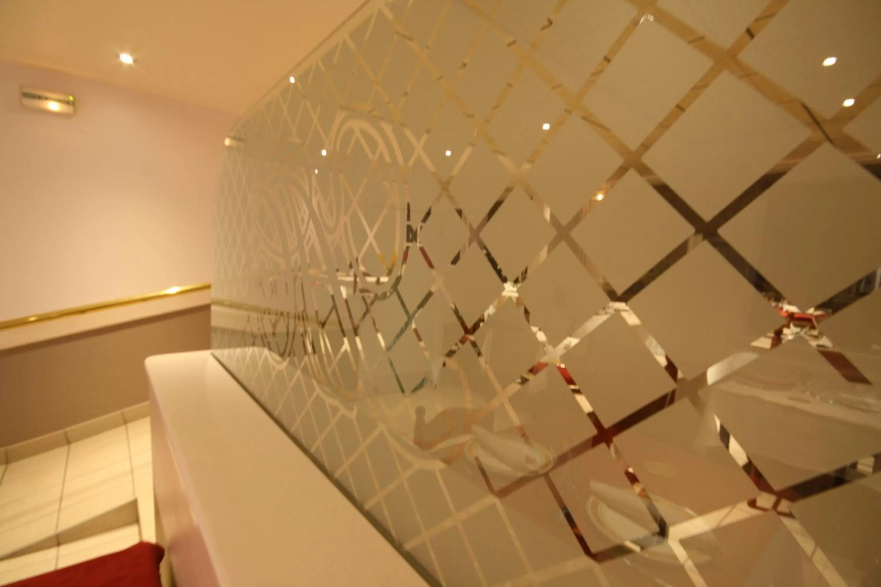 Restaurant/places to eat in Logis Hotel L'ange Couronne