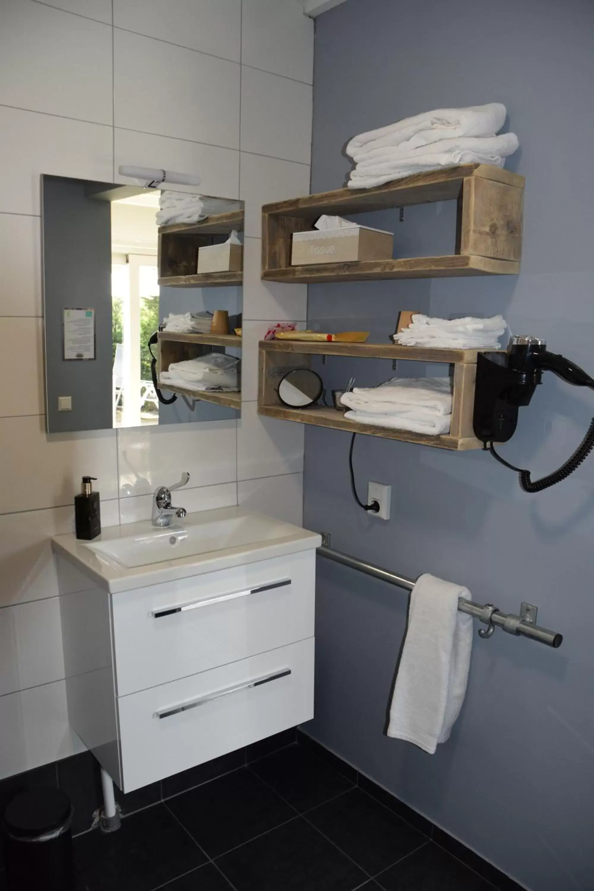 Shower, Bathroom in Bed & Breakfast "Aan de Bagijnstraat".