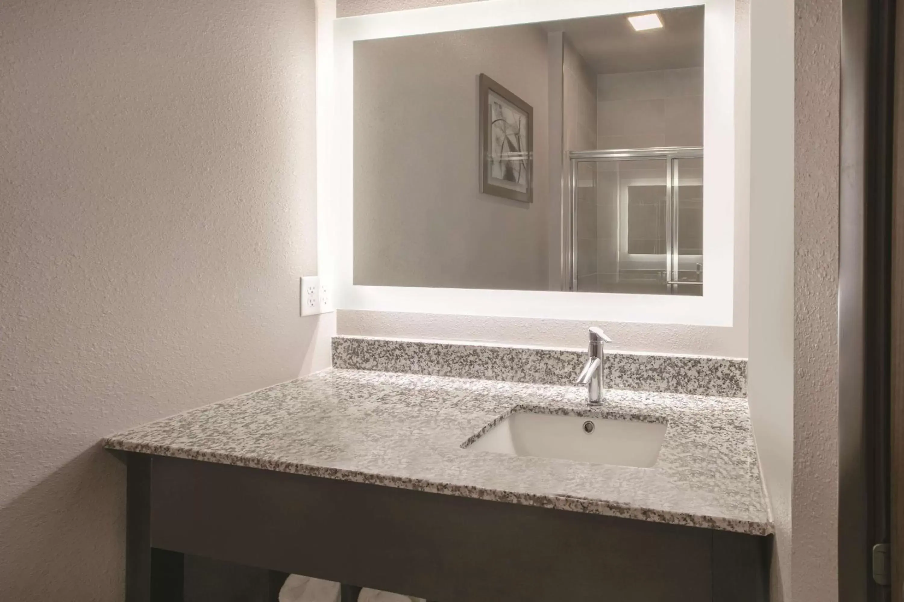 Photo of the whole room, Bathroom in La Quinta by Wyndham Amarillo Airport