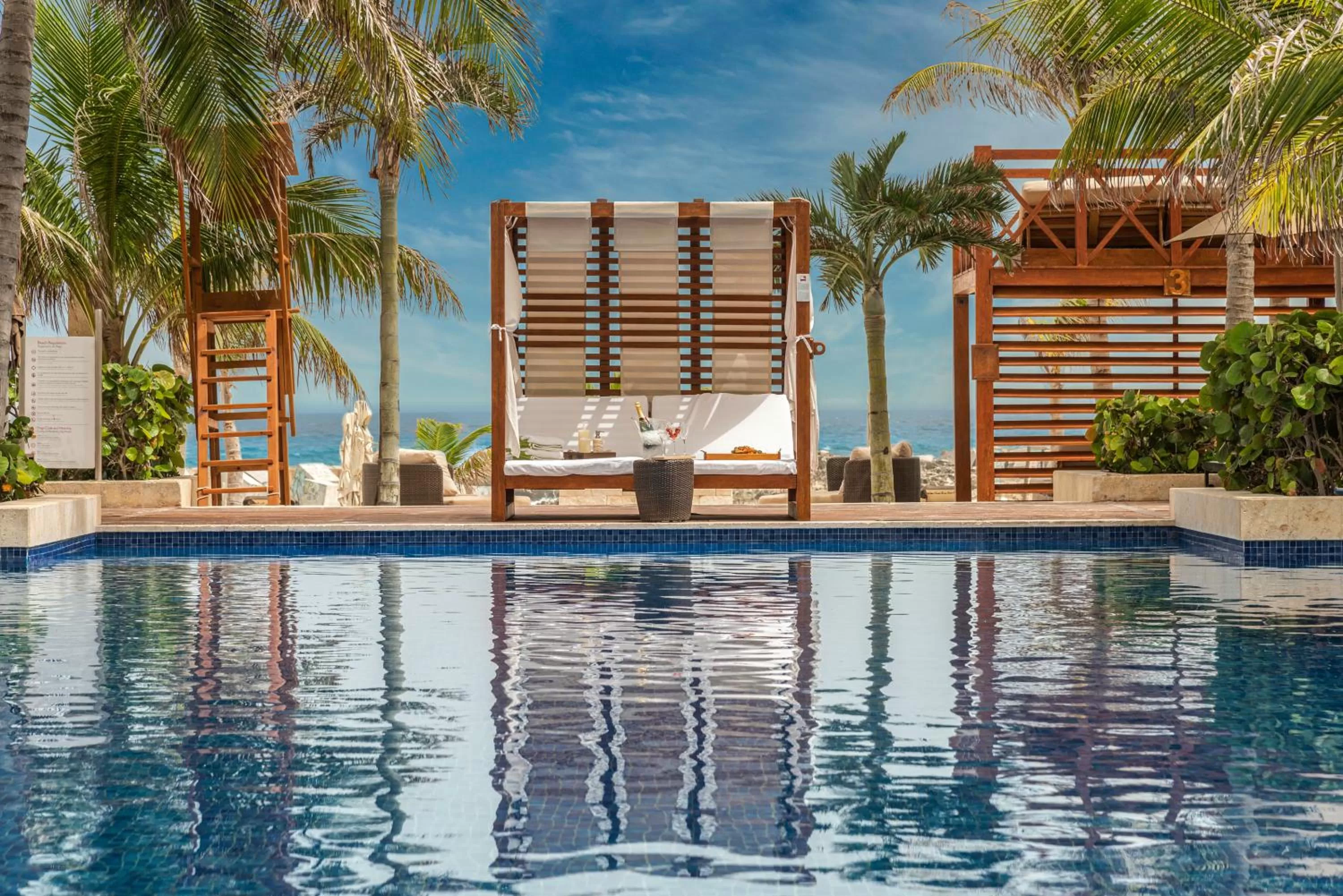 Swimming pool in Hyatt Ziva Cancun All-Inclusive