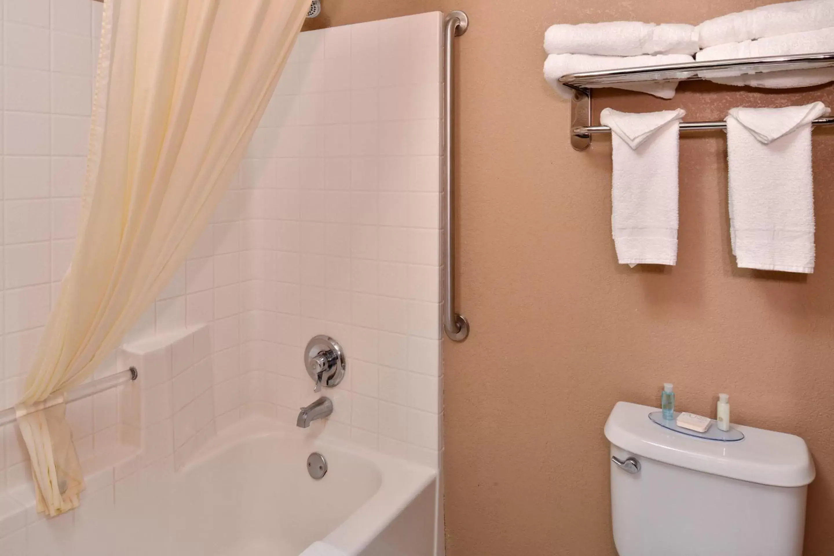 Photo of the whole room, Bathroom in Best Western Wilsonville Inn & Suites