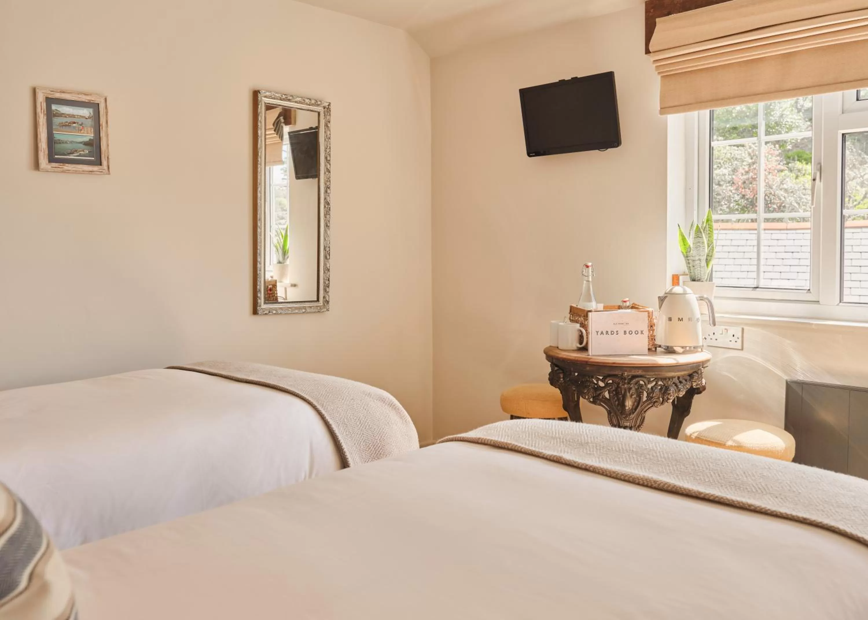 Bedroom in The Old Ferry Inn