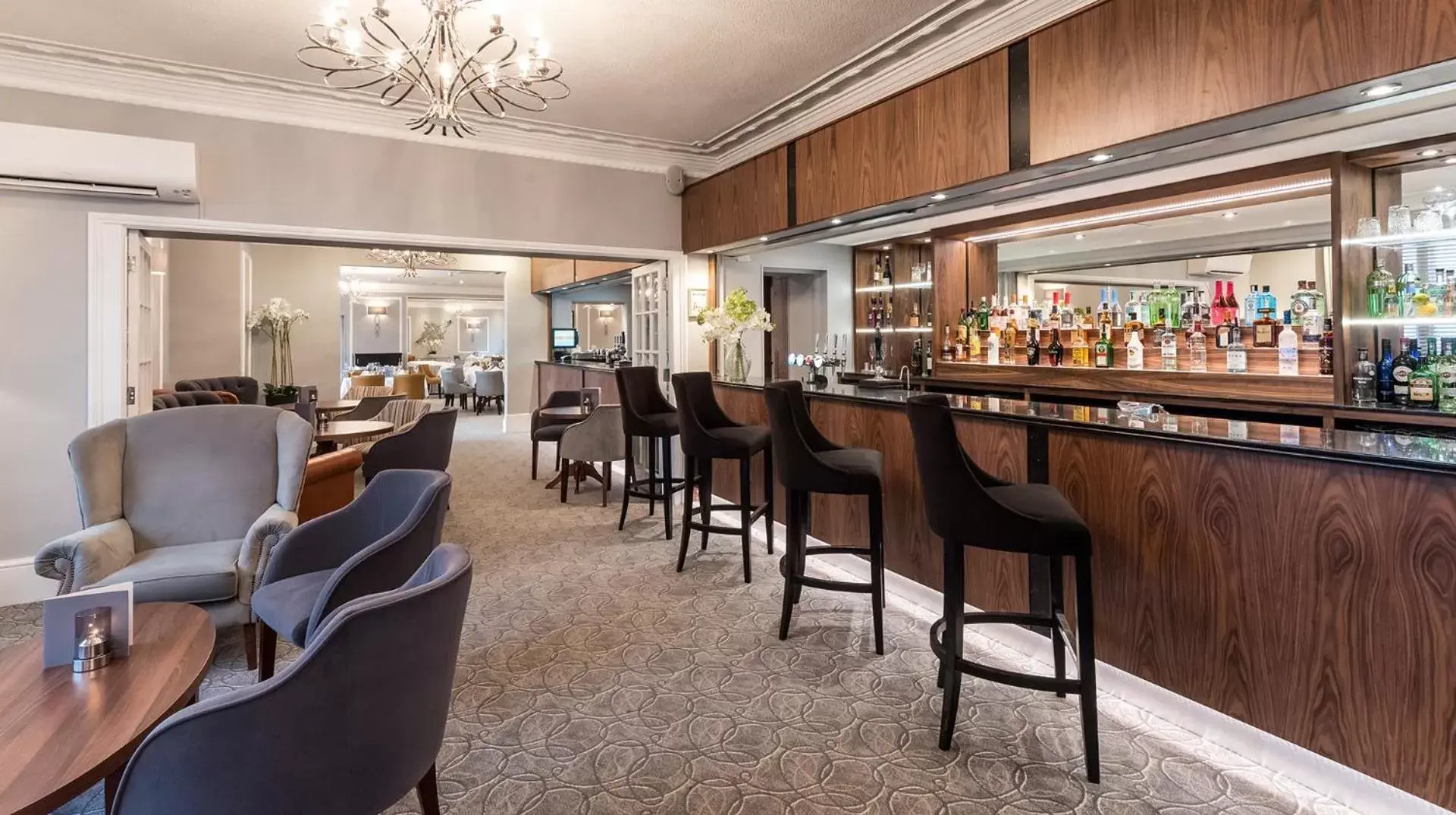 Coffee/tea facilities, Lounge/Bar in The Royal & Fortescue Hotel