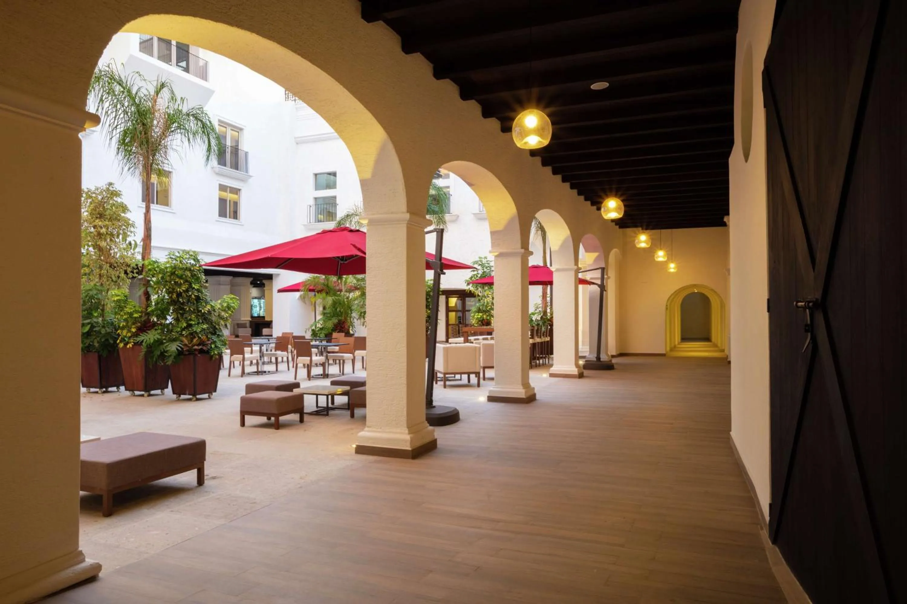 Restaurant/places to eat in Doubletree By Hilton Toluca