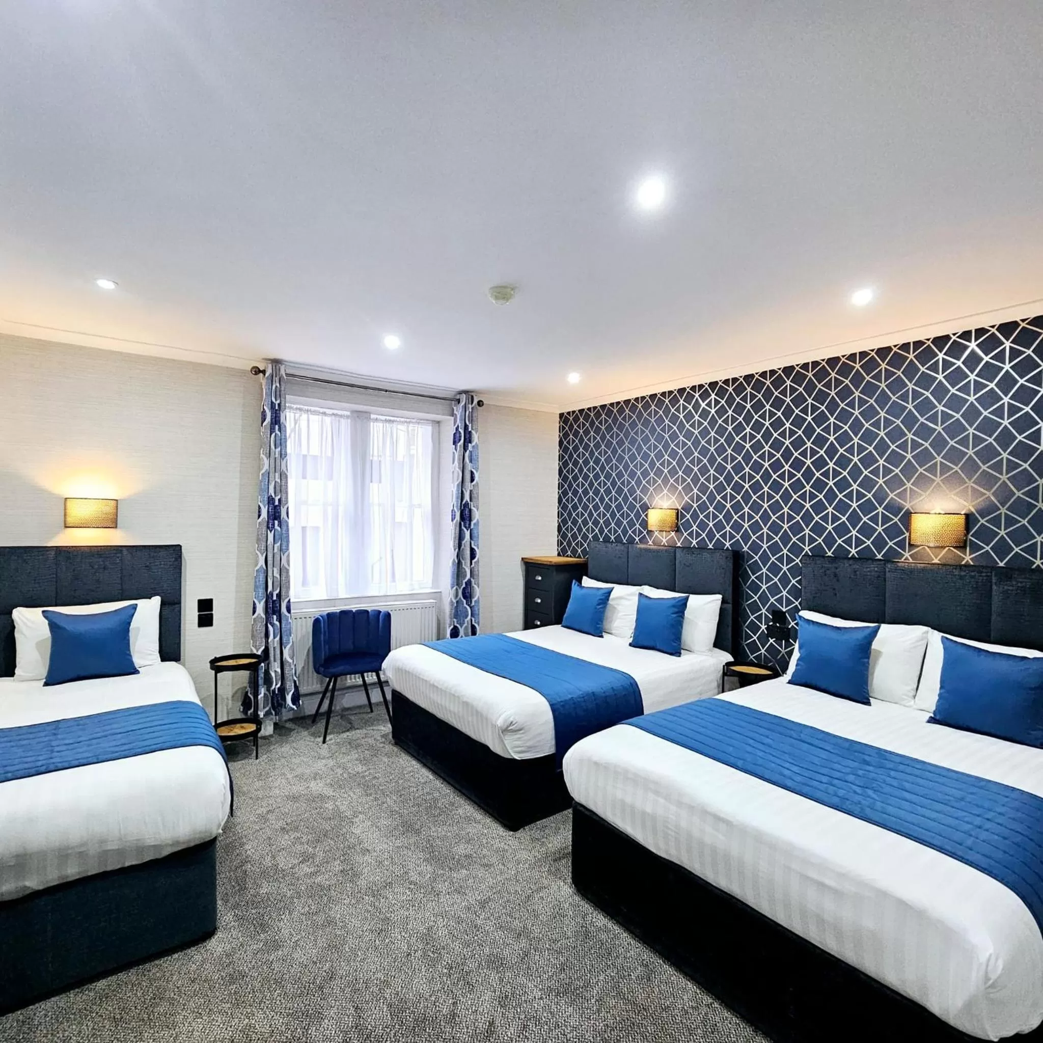 Bedroom, Bed in Mentone Hotel