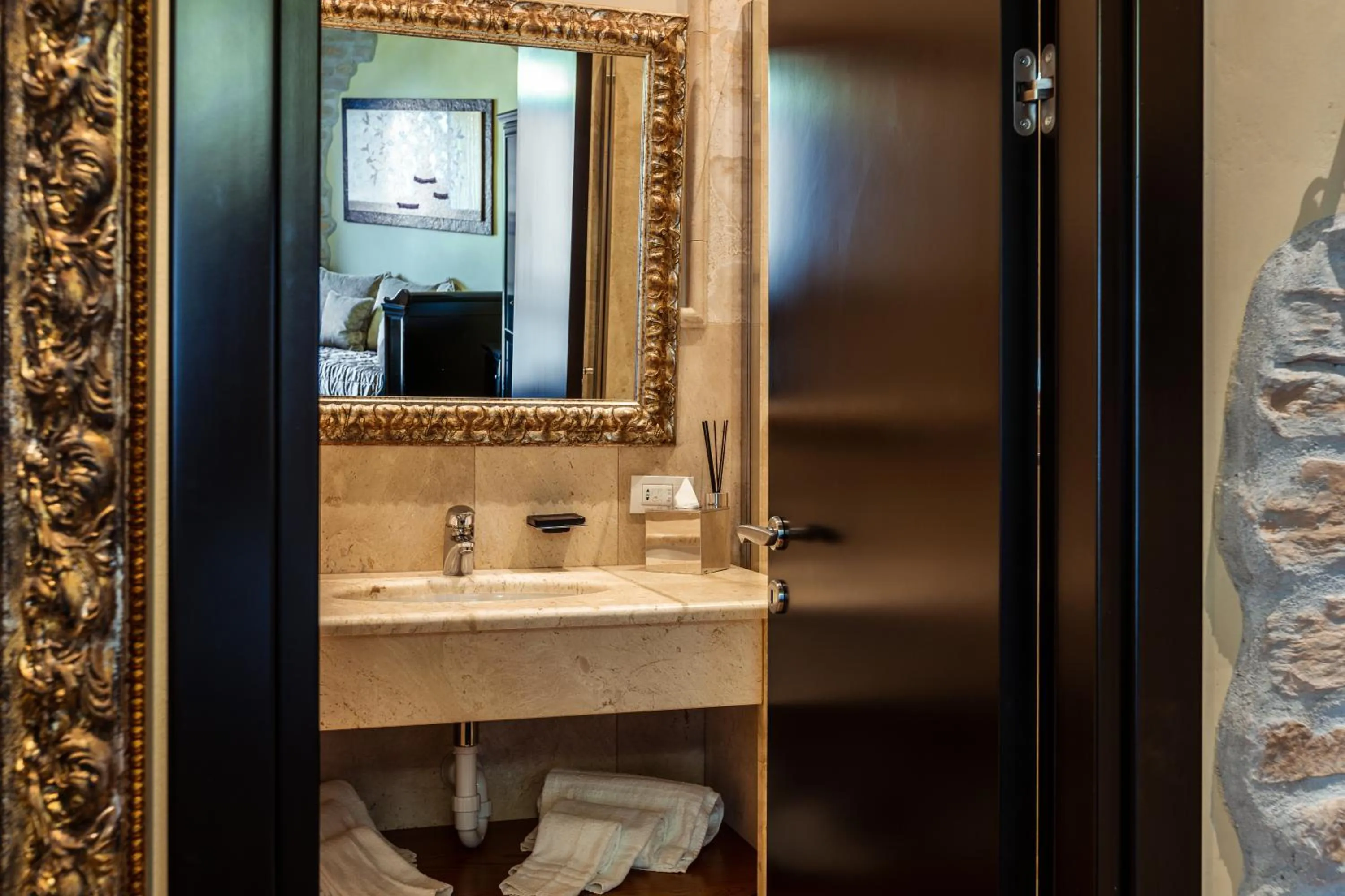 Bathroom in La Locanda Del Conte Mameli