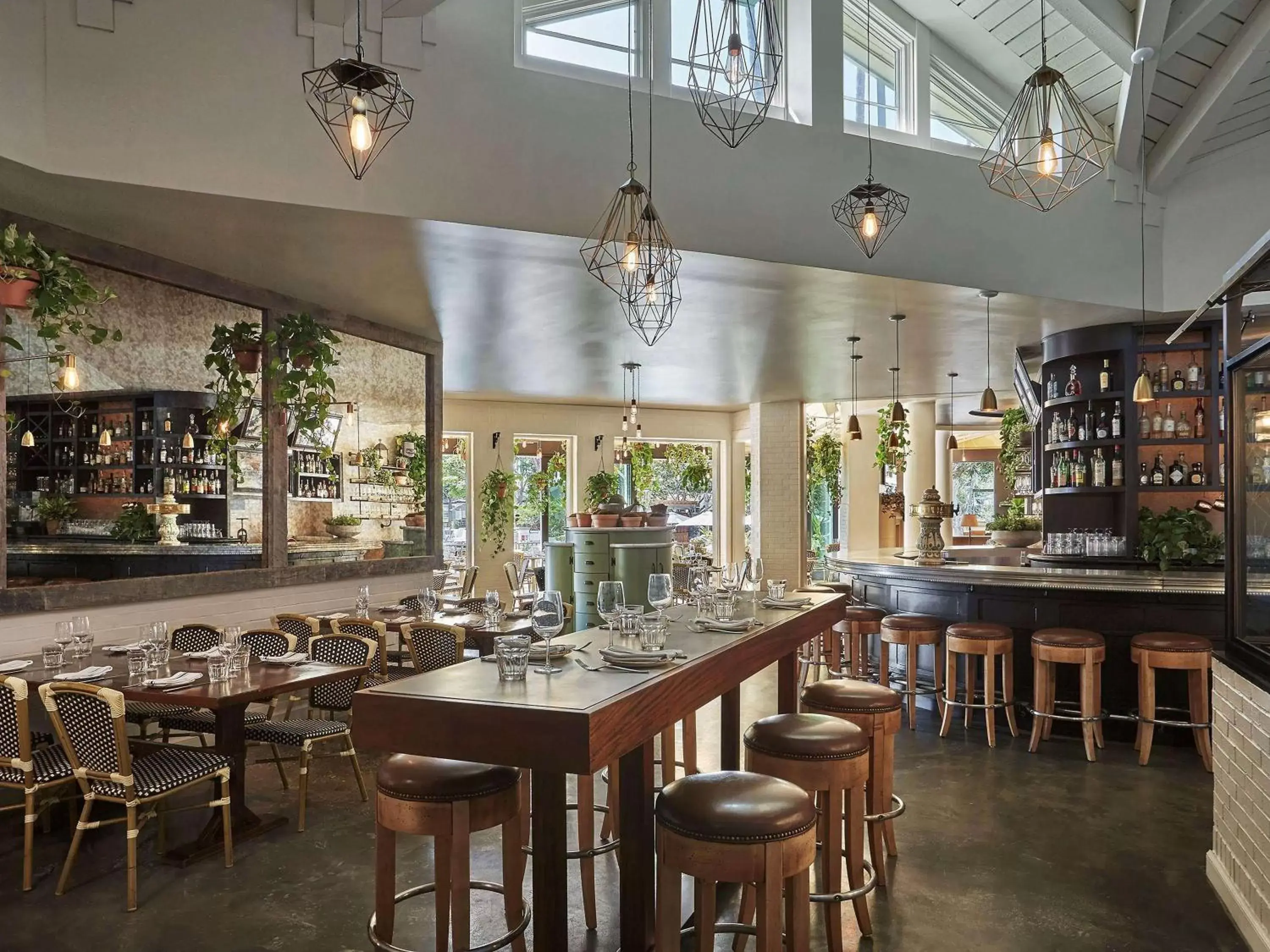 Restaurant/places to eat, Lounge/Bar in Fairmont Miramar Hotel & Bungalows