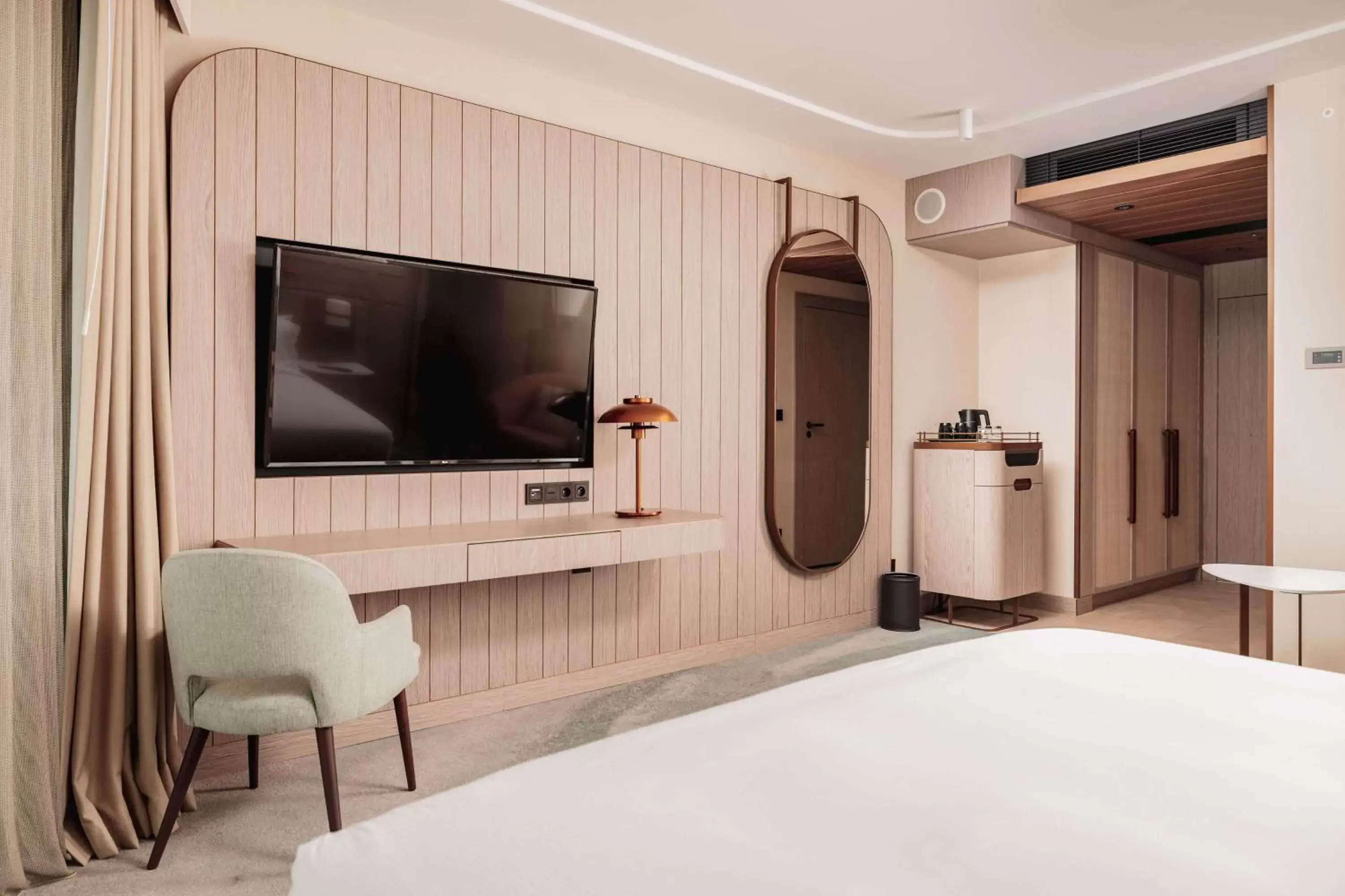 Bedroom, TV/Entertainment Center in Hilton Swinoujscie Resort And Spa