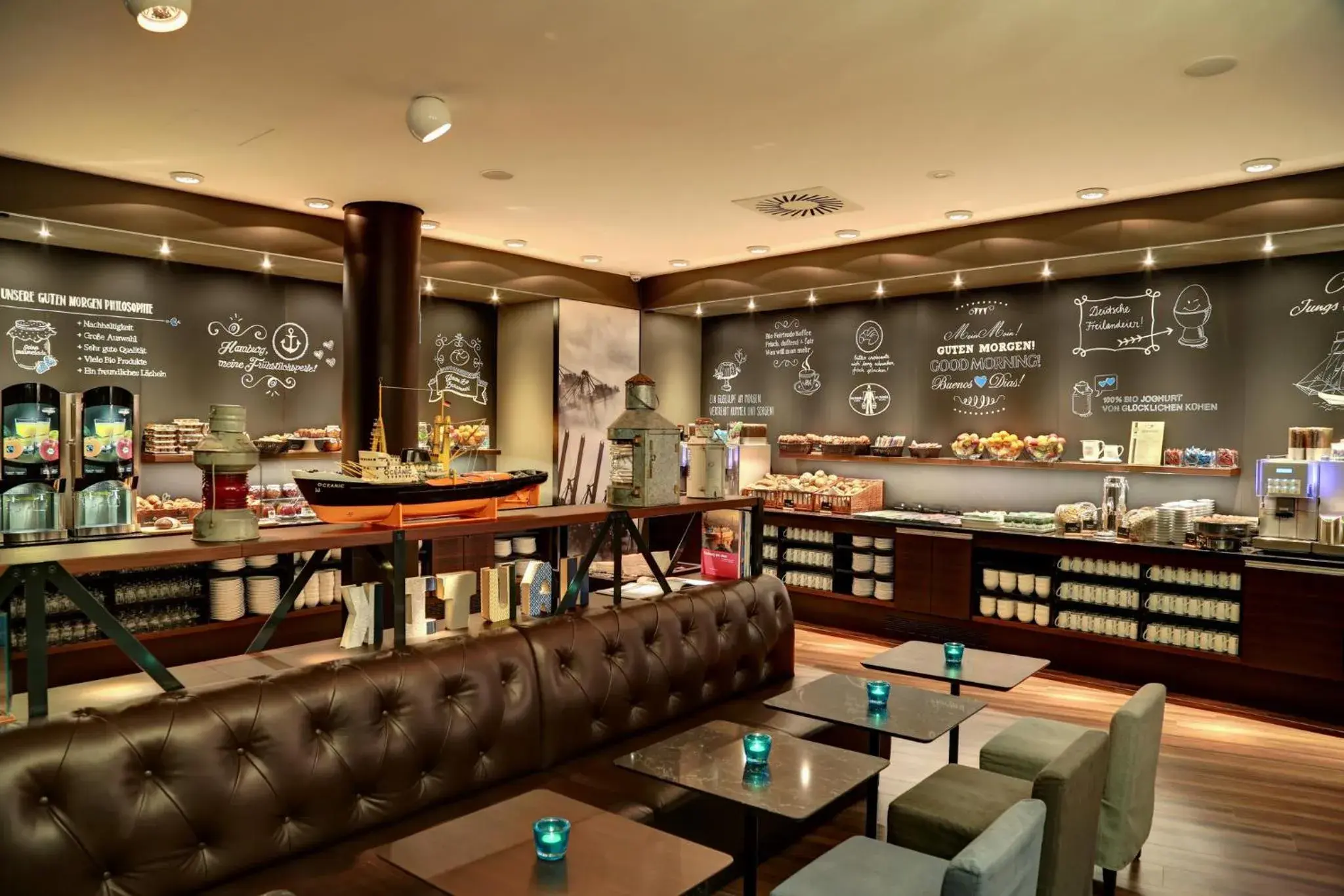 Lounge or bar, Restaurant/Places to Eat in Motel One Hamburg am Michel